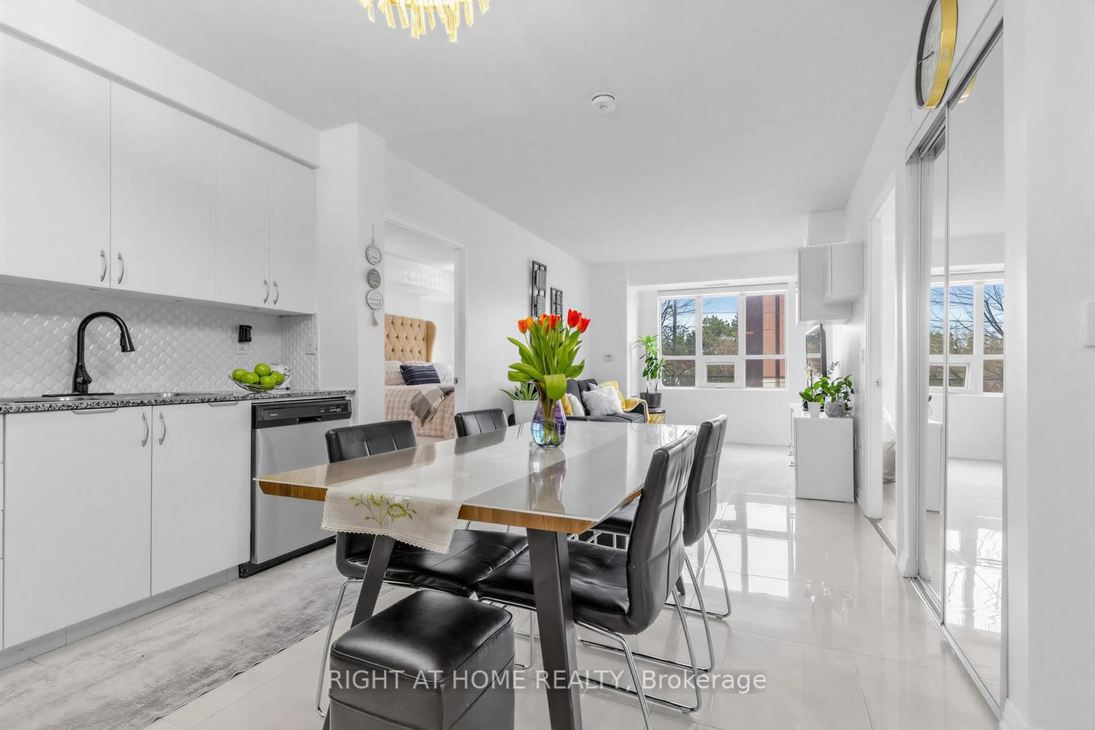 Dining room, ceramic/tile floor for 741 Sheppard Ave #209, Toronto Ontario M3H 0C9