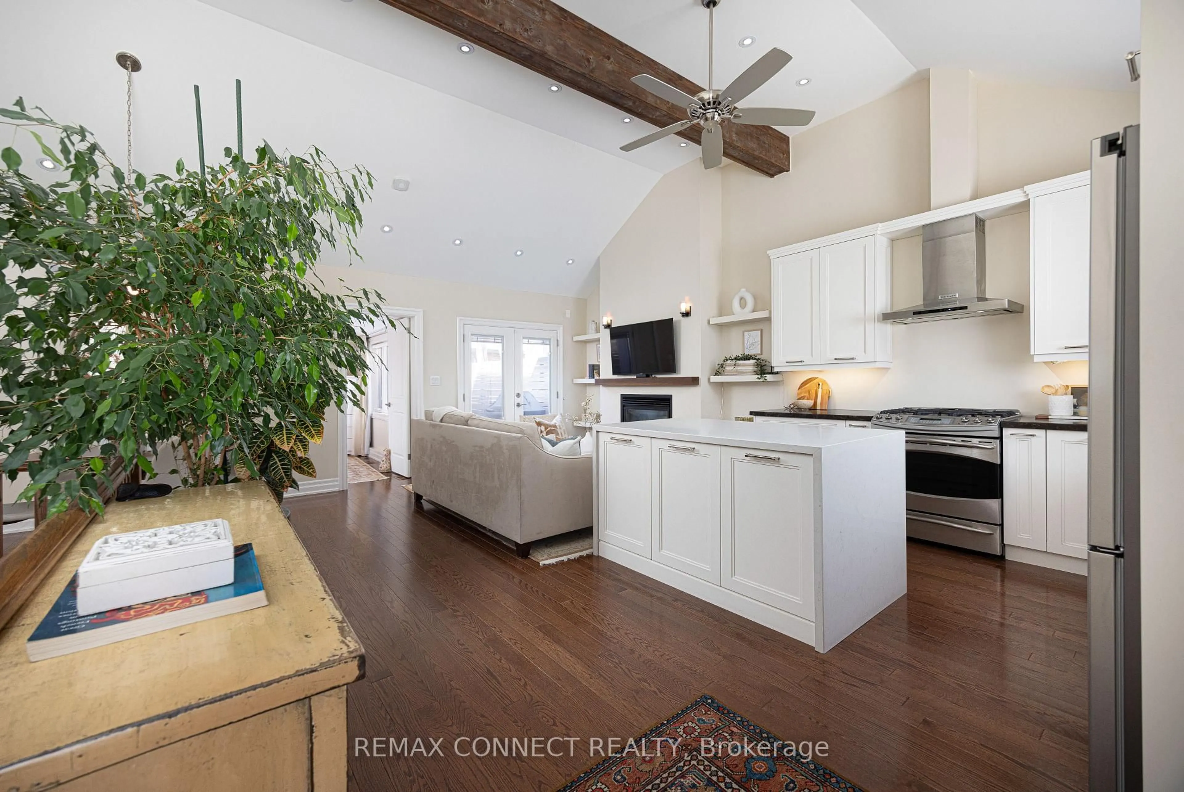 Open concept kitchen, unknown for 122 Robinson St, Toronto Ontario M6J 1M2