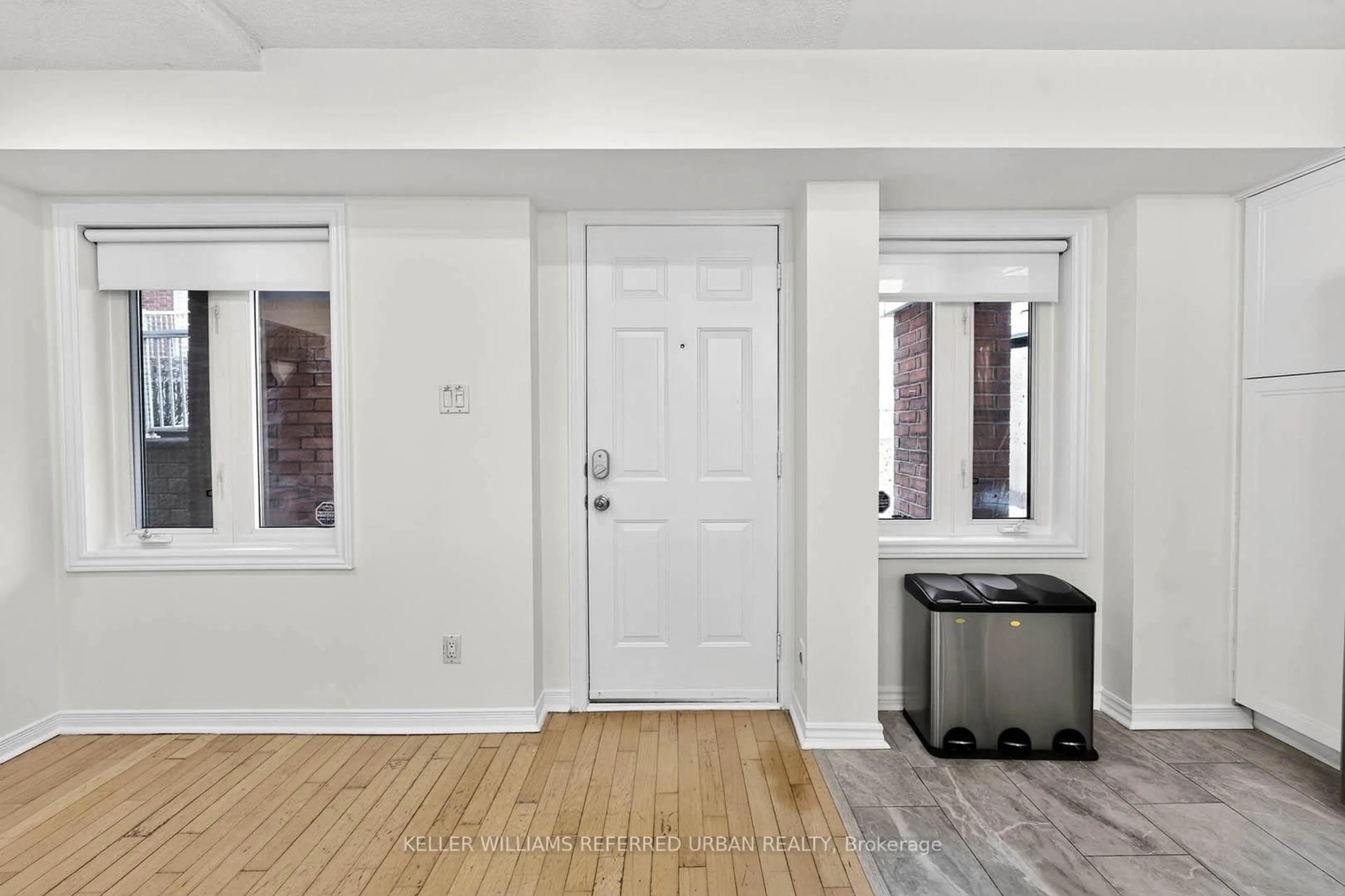 Indoor entryway for 12 Sudbury St #3203, Toronto Ontario M6J 3W7