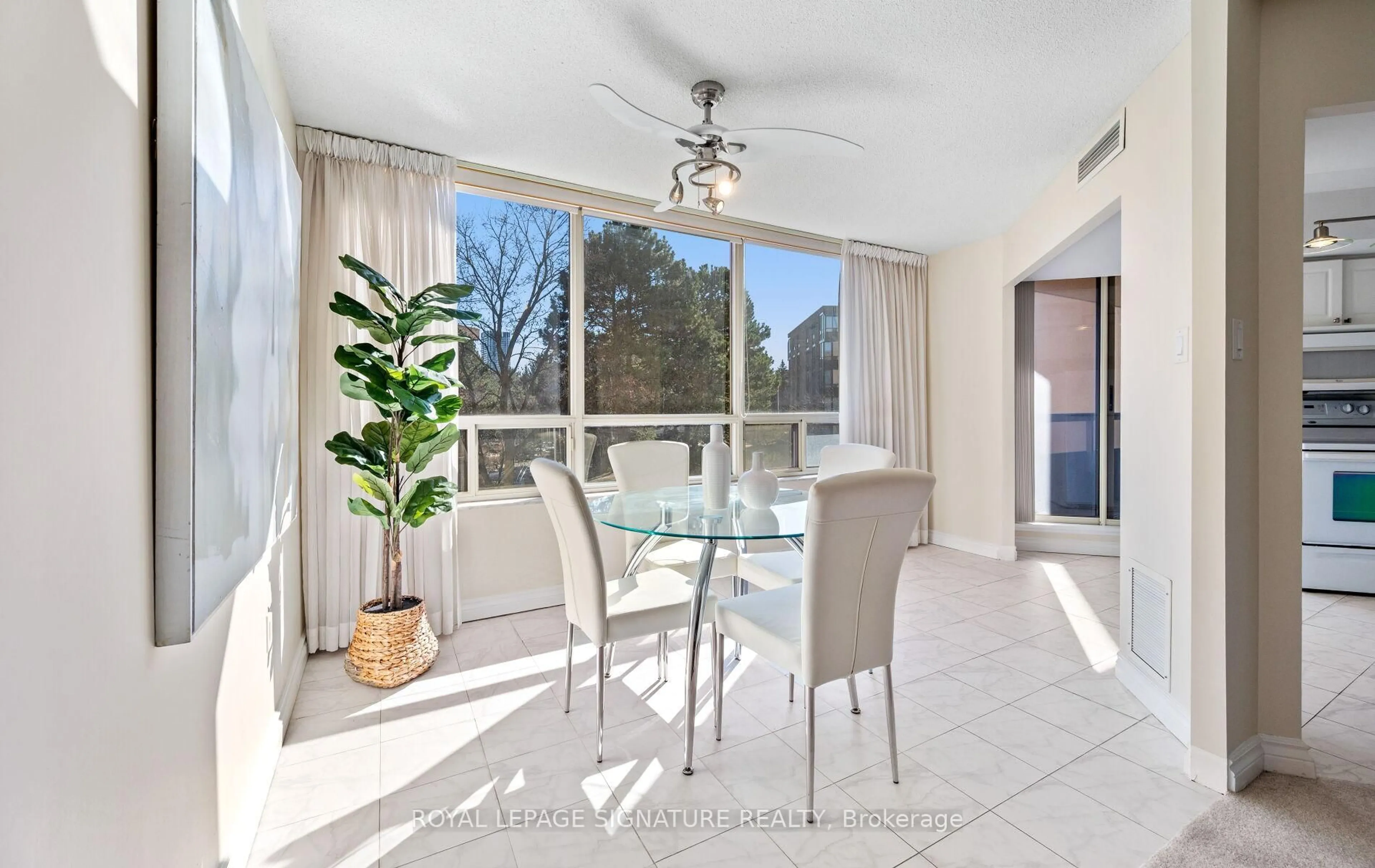 Dining room, ceramic/tile floor for 1210 Don Mills Rd #324, Toronto Ontario M3B 3N9