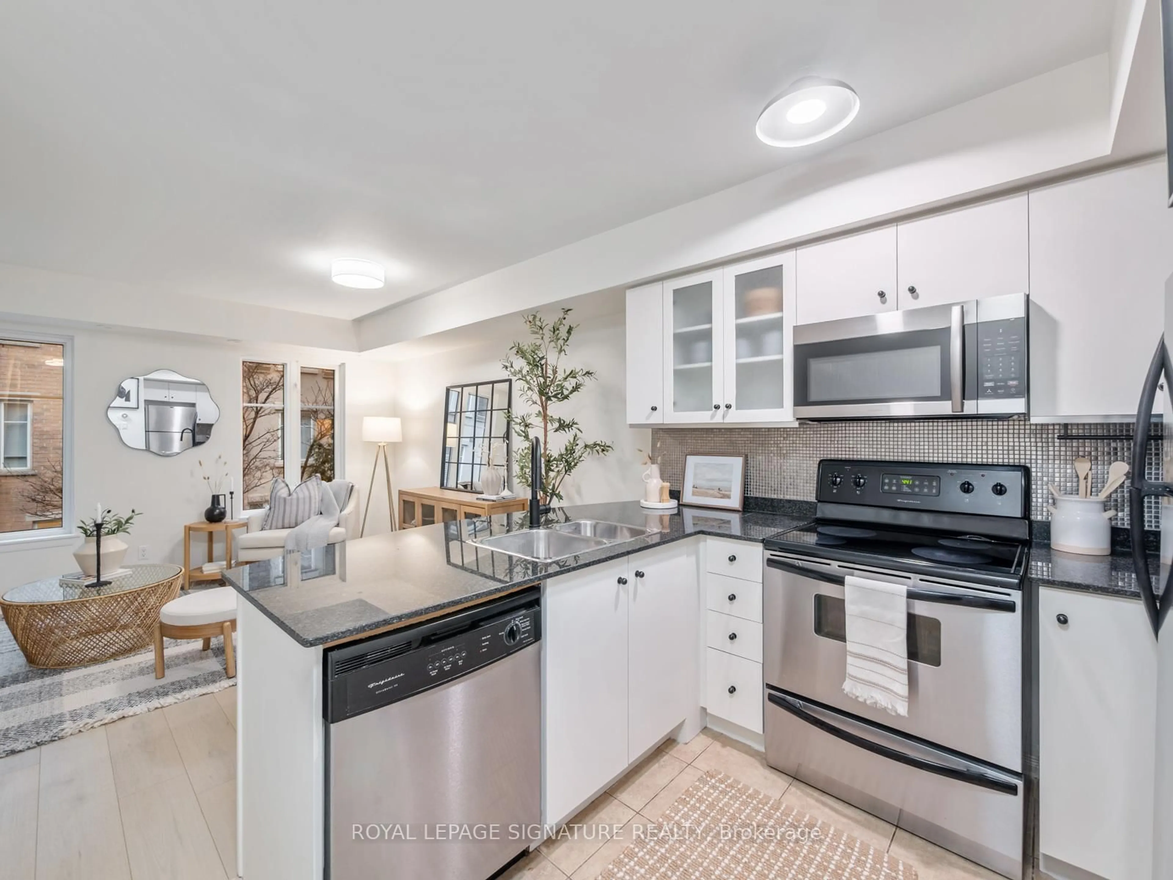 Open concept kitchen, ceramic/tile floor for 42 Western Battery Rd #712, Toronto Ontario M6K 3P1