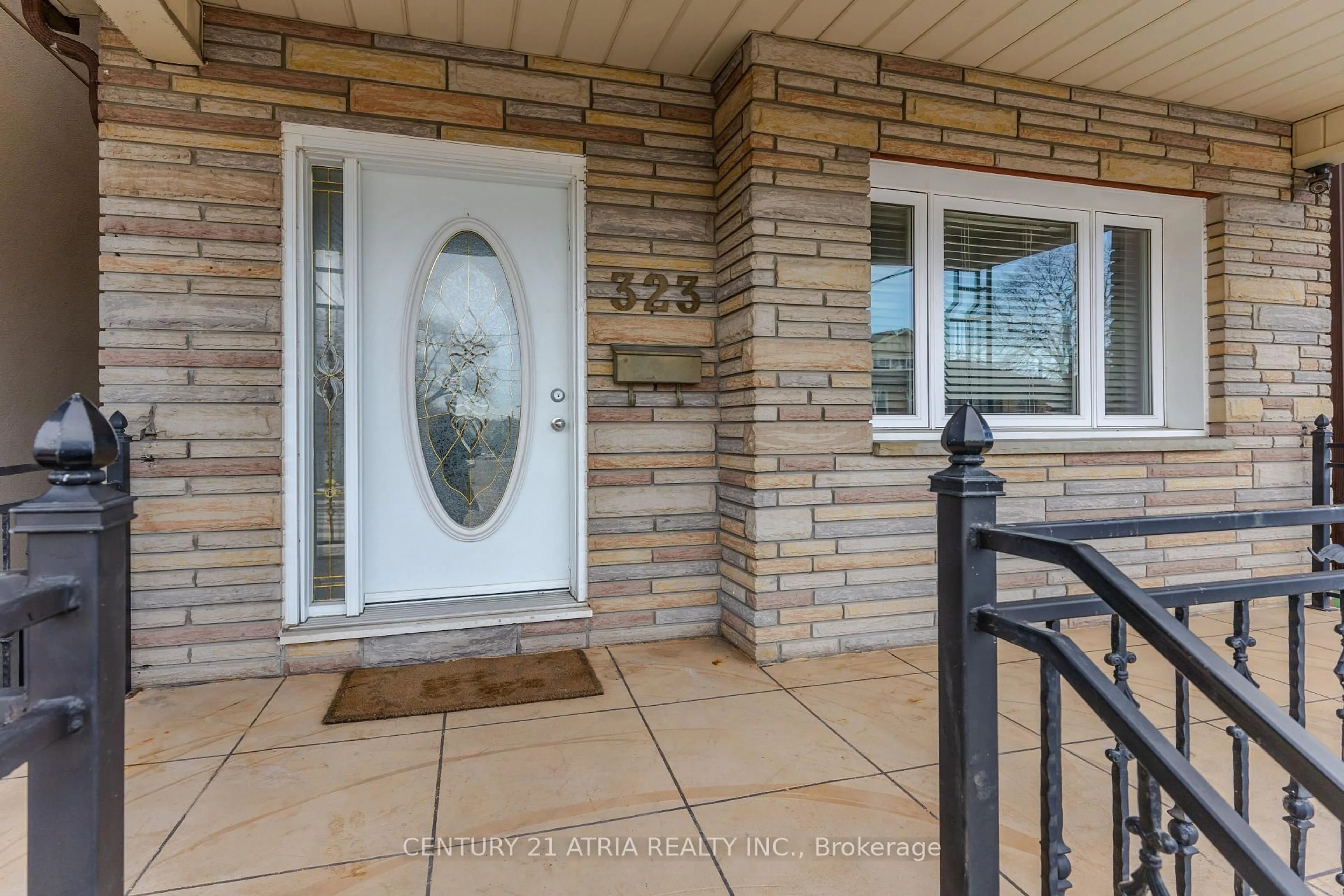 Indoor entryway for 323 Lauder Ave, Toronto Ontario M6E 3H7