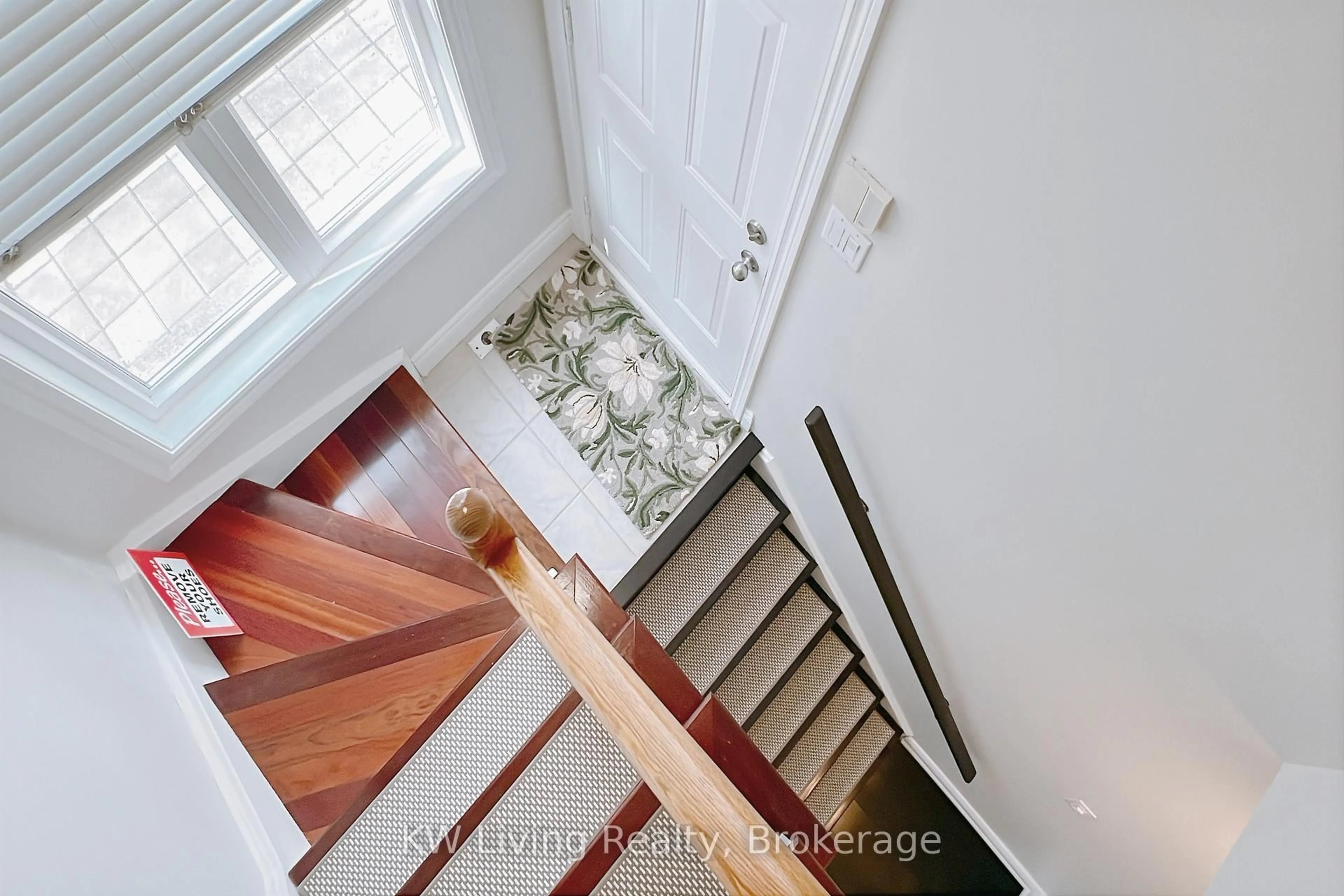 Indoor entryway for 12 Sudbury St #2017, Toronto Ontario M6J 3W7