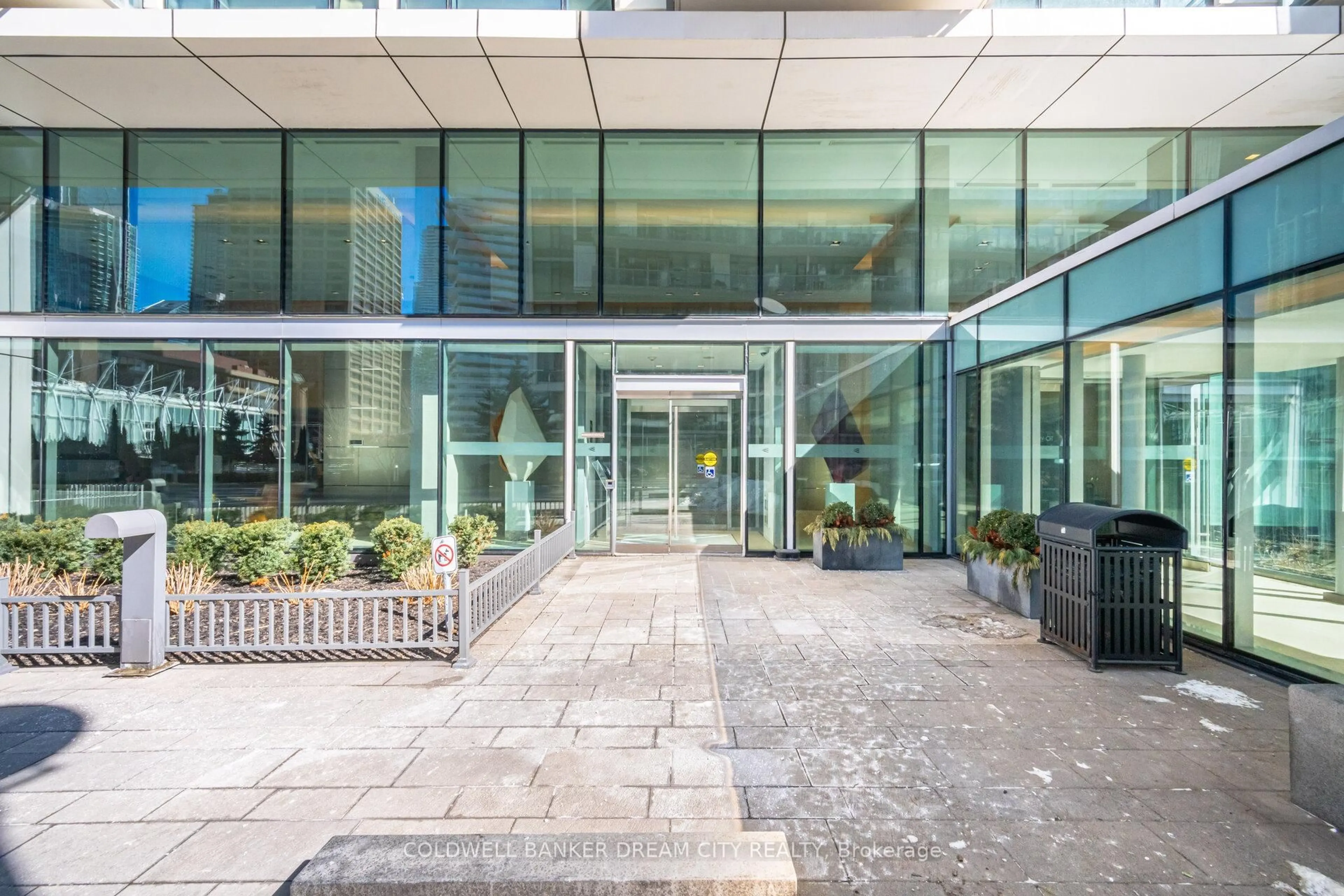 Indoor foyer for 39 Queens Quay #837, Toronto Ontario M5E 0A4