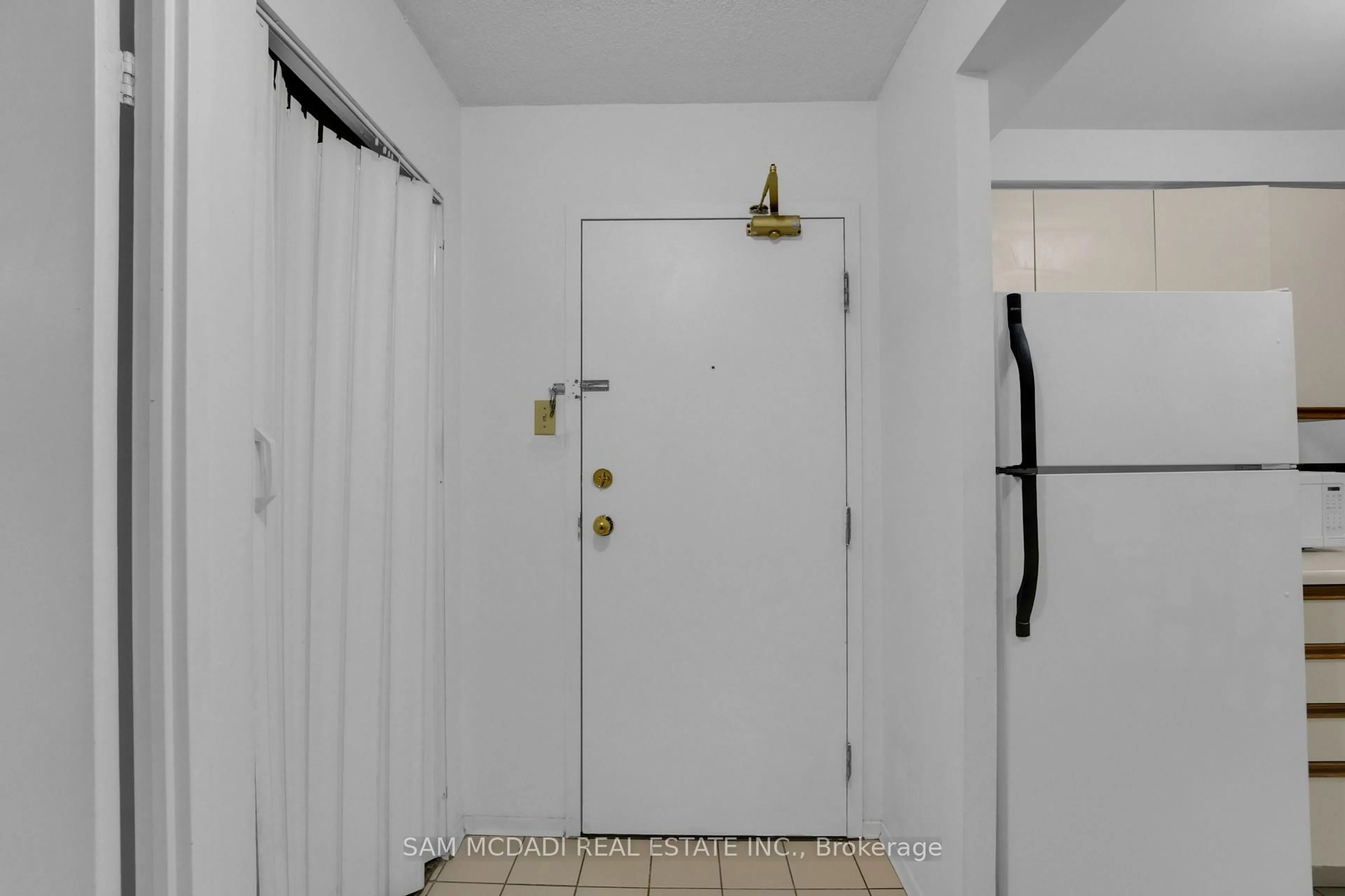 Unknown for 117 Gerrard St #613, Toronto Ontario M5B 2L4