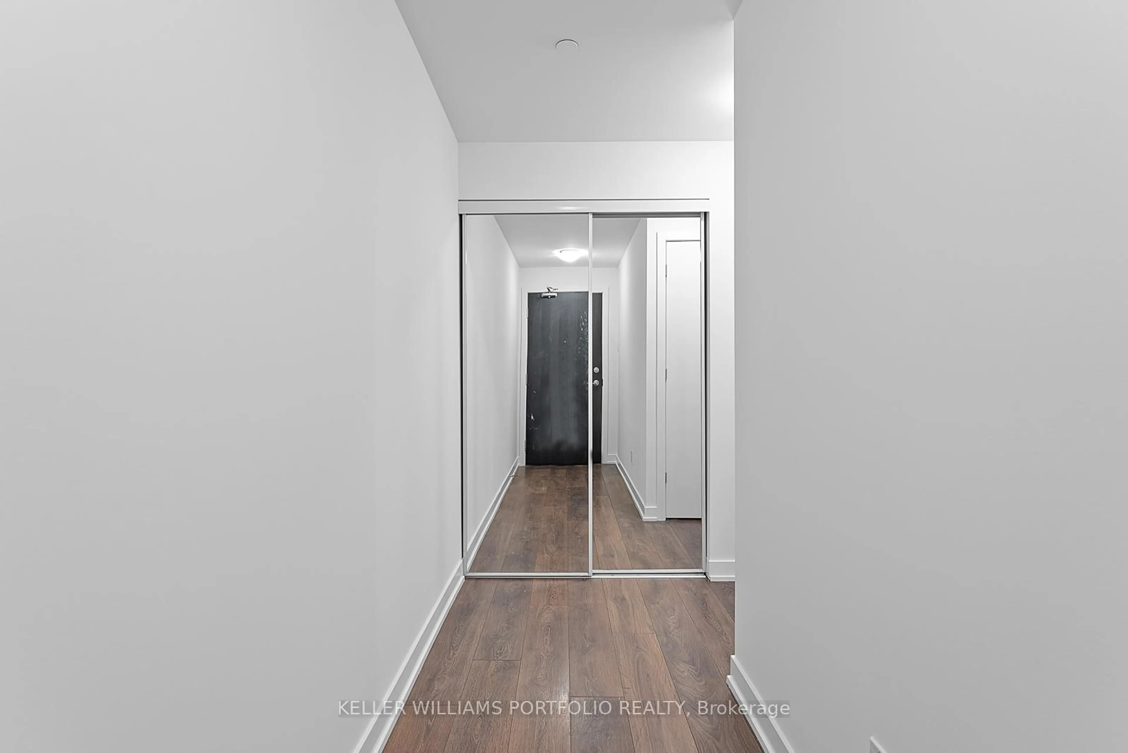 A pic of a room for 50 Bruyeres Mews #1009, Toronto Ontario M5V 0H8