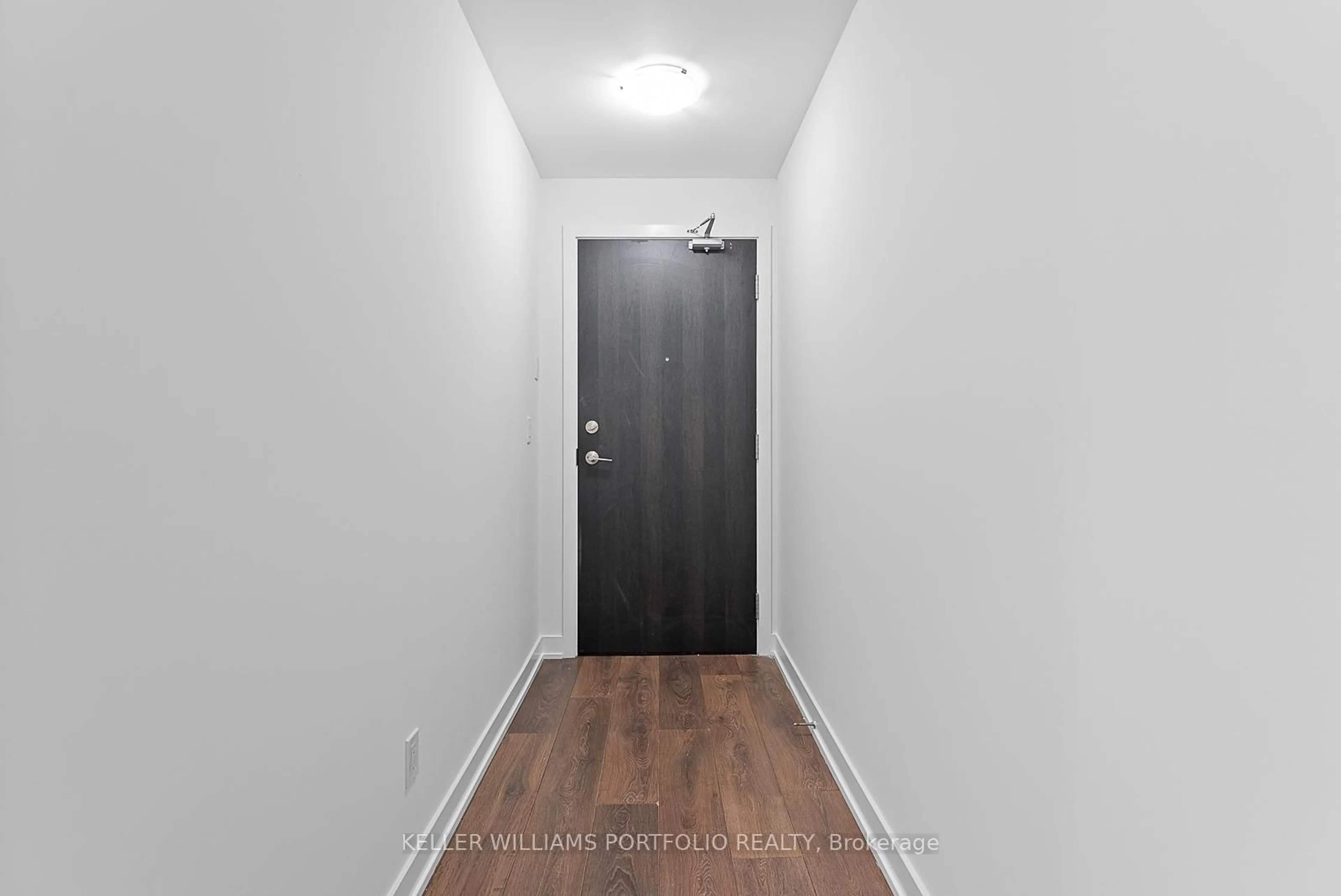 Indoor entryway for 50 Bruyeres Mews #1009, Toronto Ontario M5V 0H8