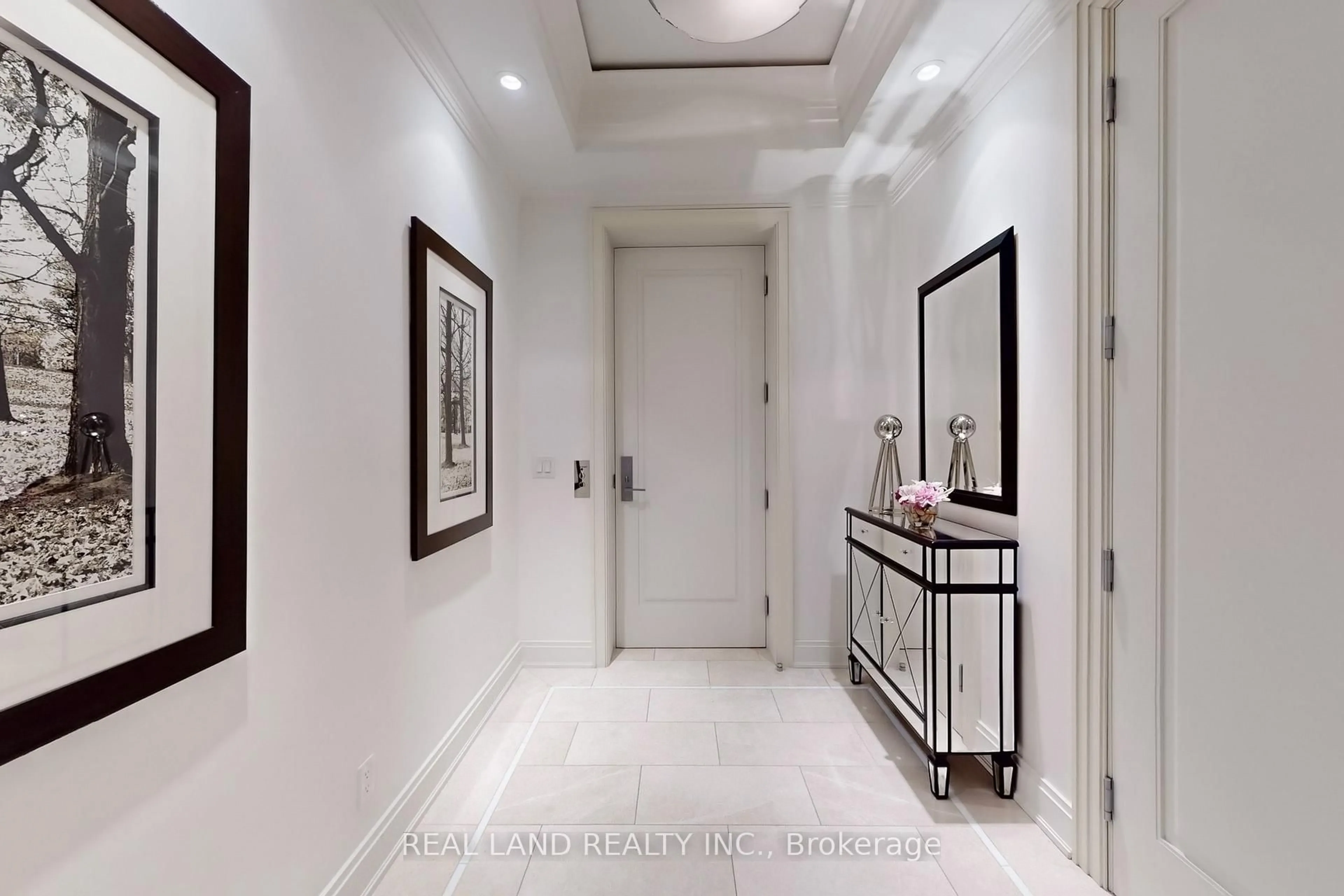 Indoor foyer for 206 Bloor St #1001, Toronto Ontario M5S 1T8