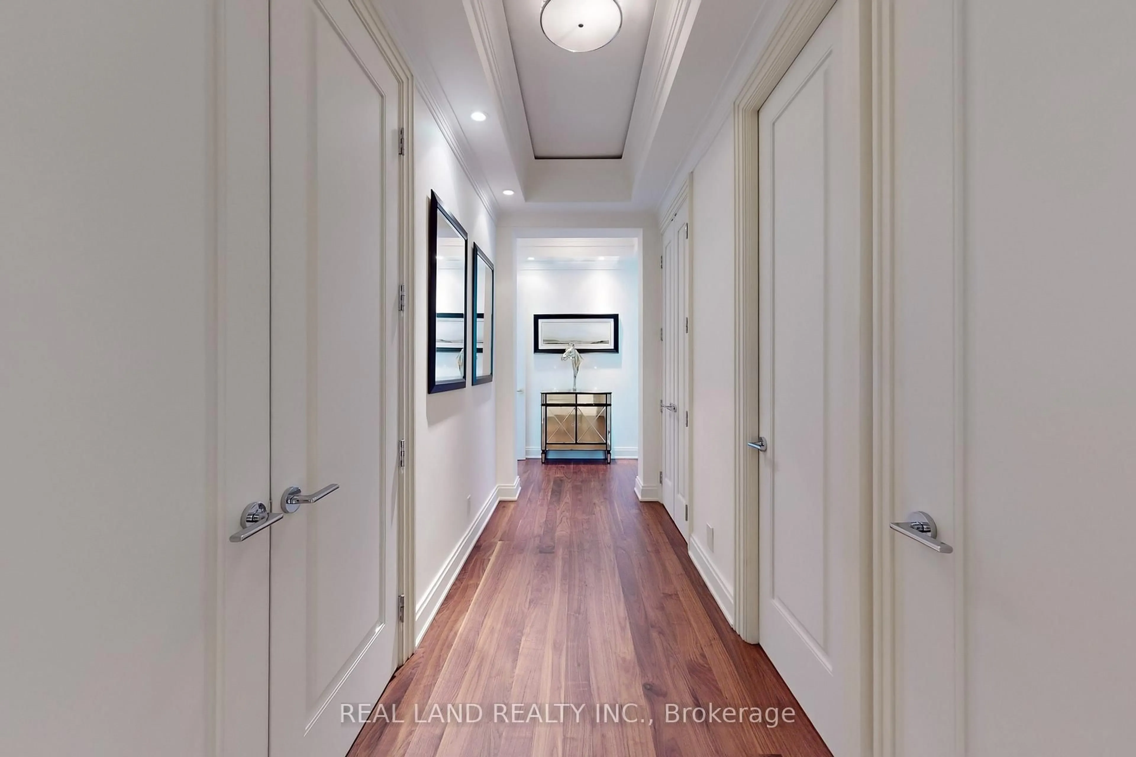 Indoor entryway for 206 Bloor St #1001, Toronto Ontario M5S 1T8