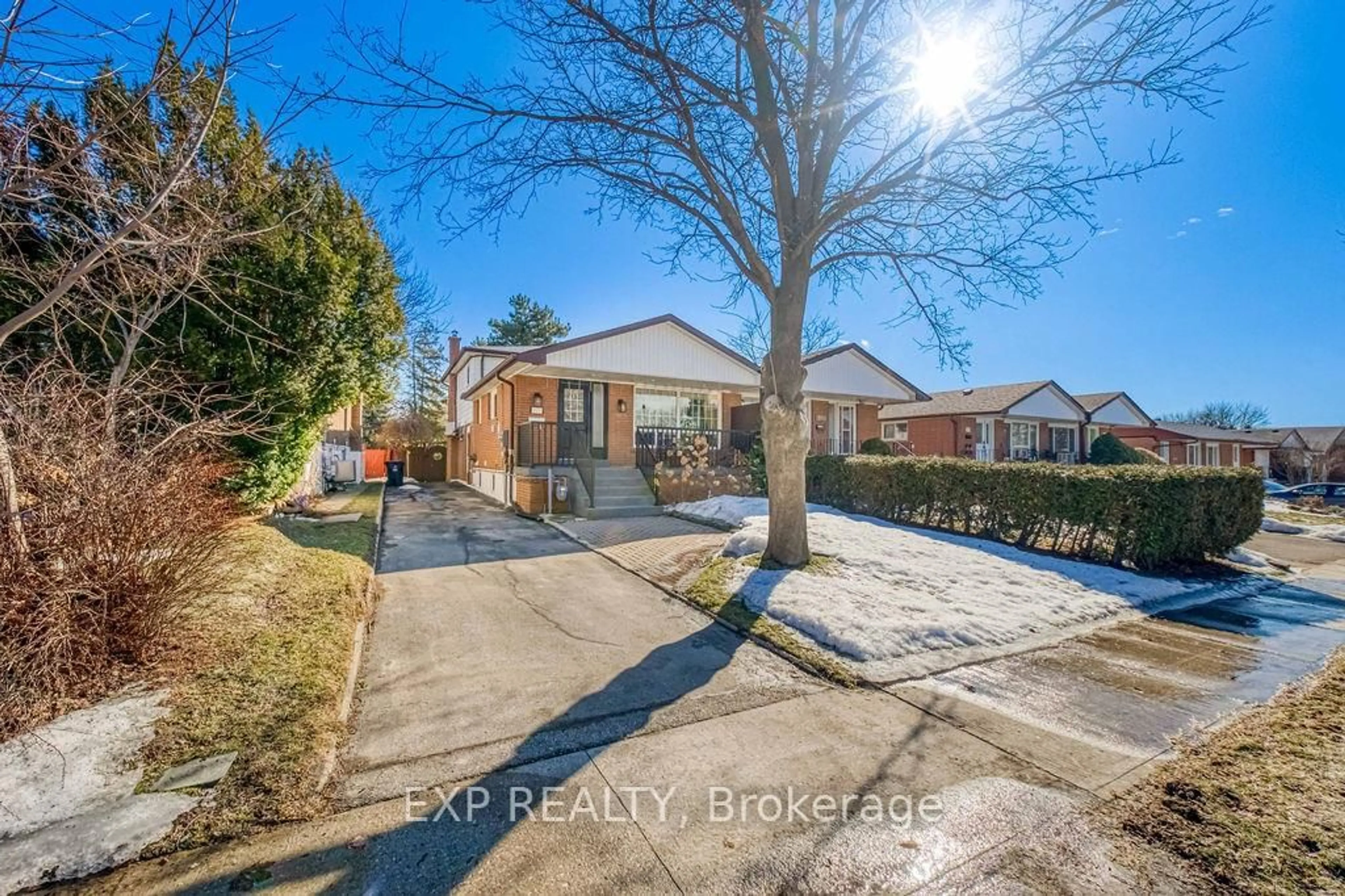 A pic from outside/outdoor area/front of a property/back of a property/a pic from drone, street for 141 Angus Dr, Toronto Ontario M2J 2W9