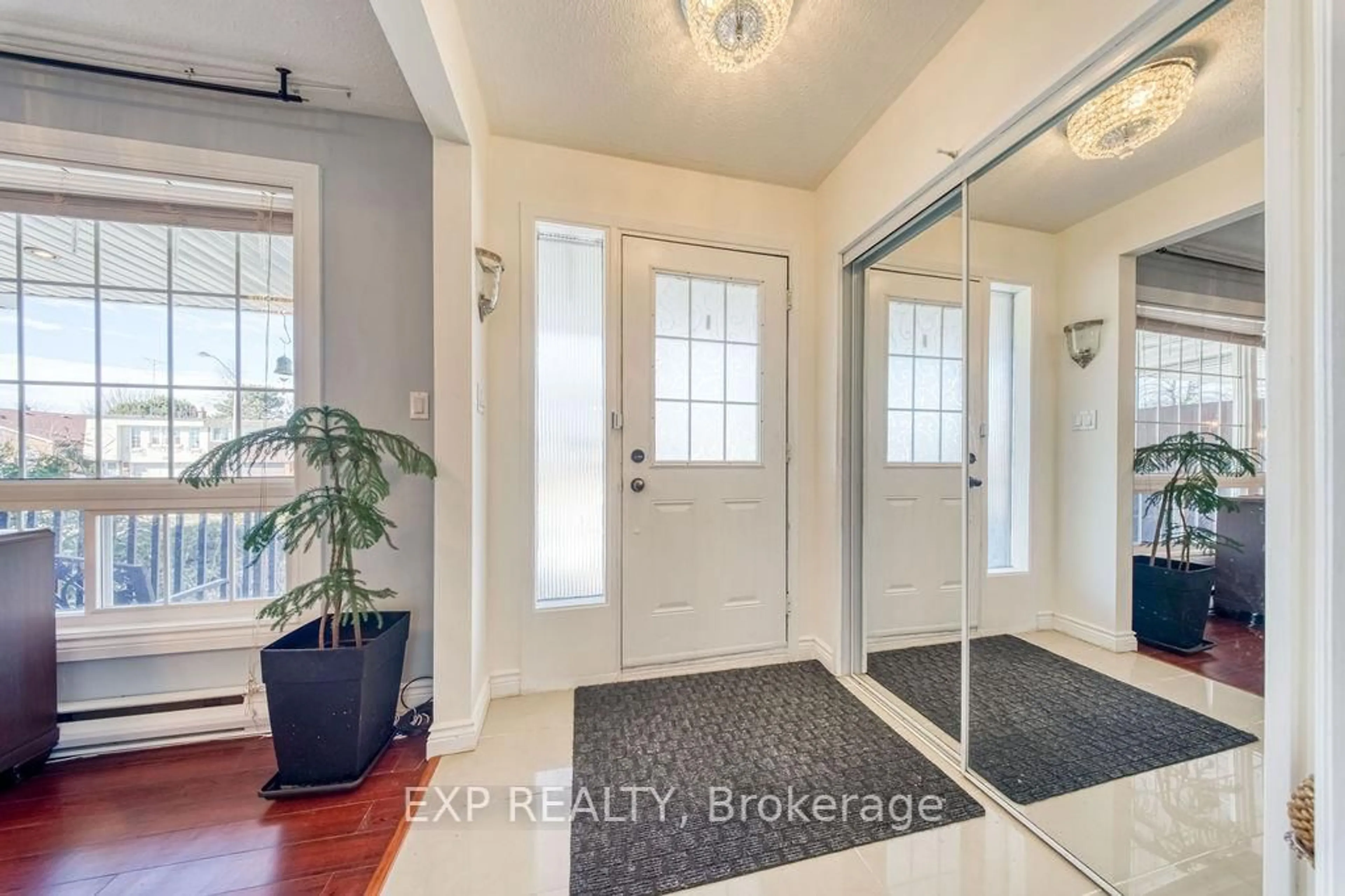 Indoor entryway for 141 Angus Dr, Toronto Ontario M2J 2W9