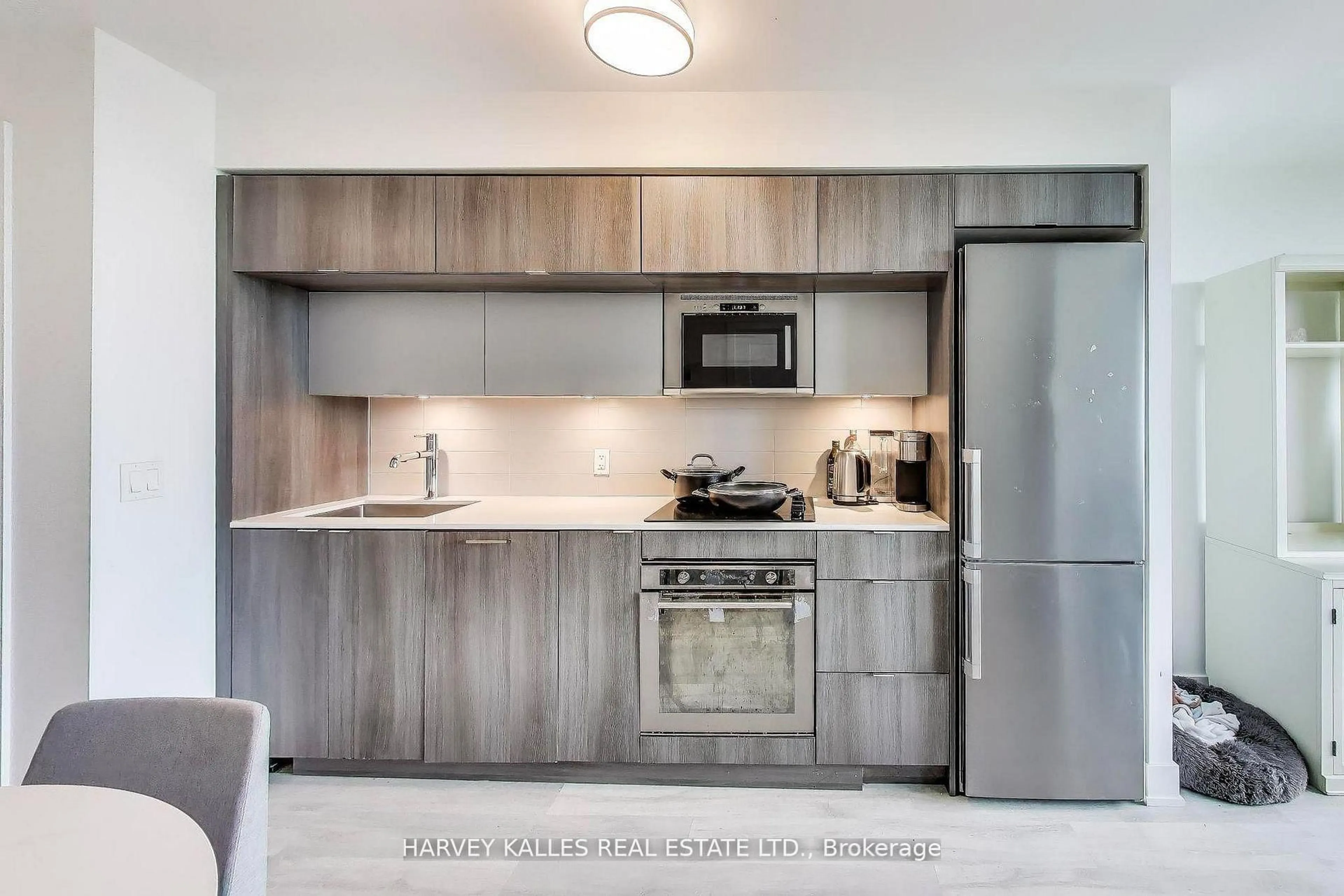 Unknown for 585 Bloor St #515, Toronto Ontario M4W 0B3