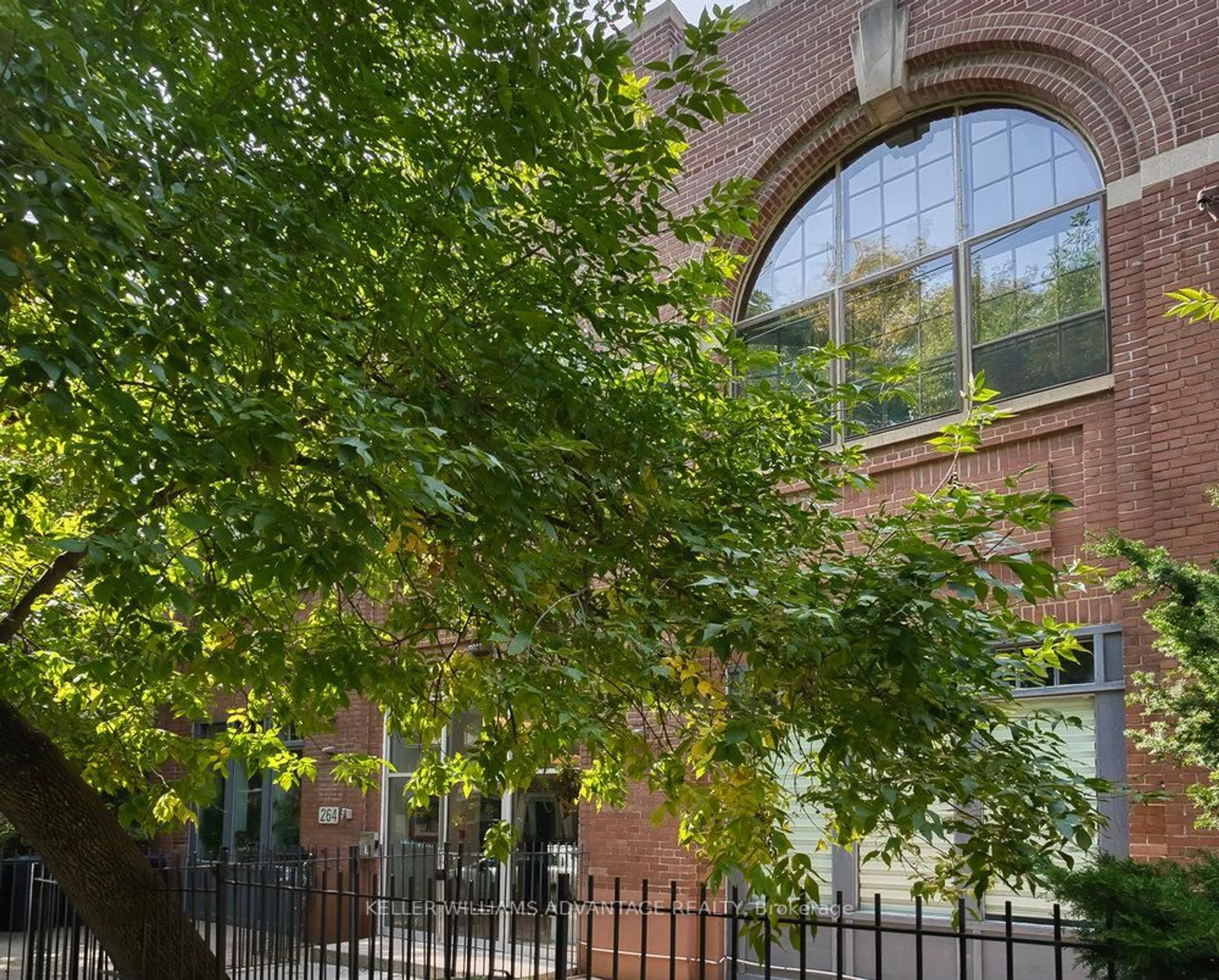 Unknown for 264 Seaton St #206, Toronto Ontario M5A 2T4