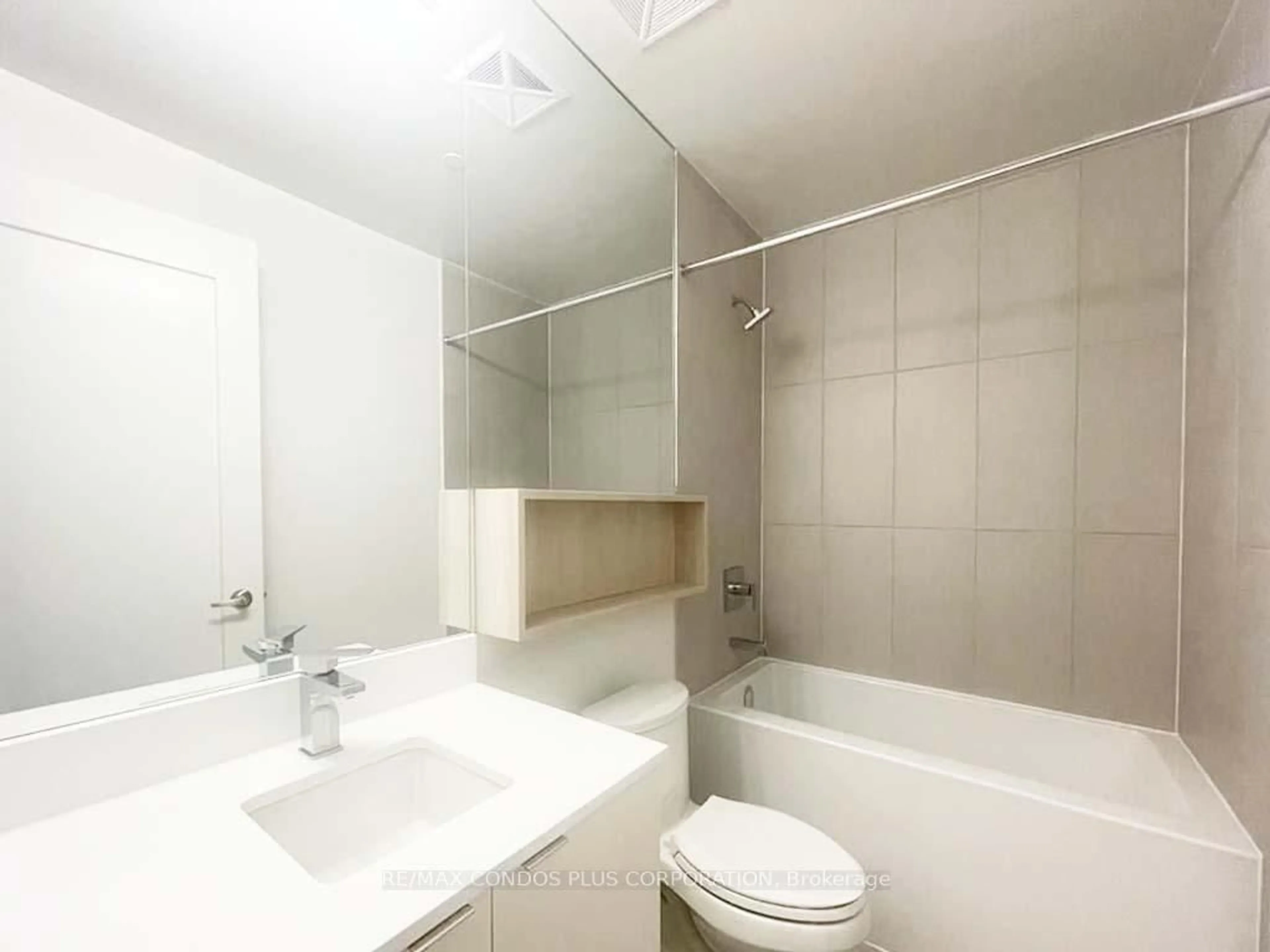 Standard bathroom, unknown for 60 Princess St #1113, Toronto Ontario M5A 2C7