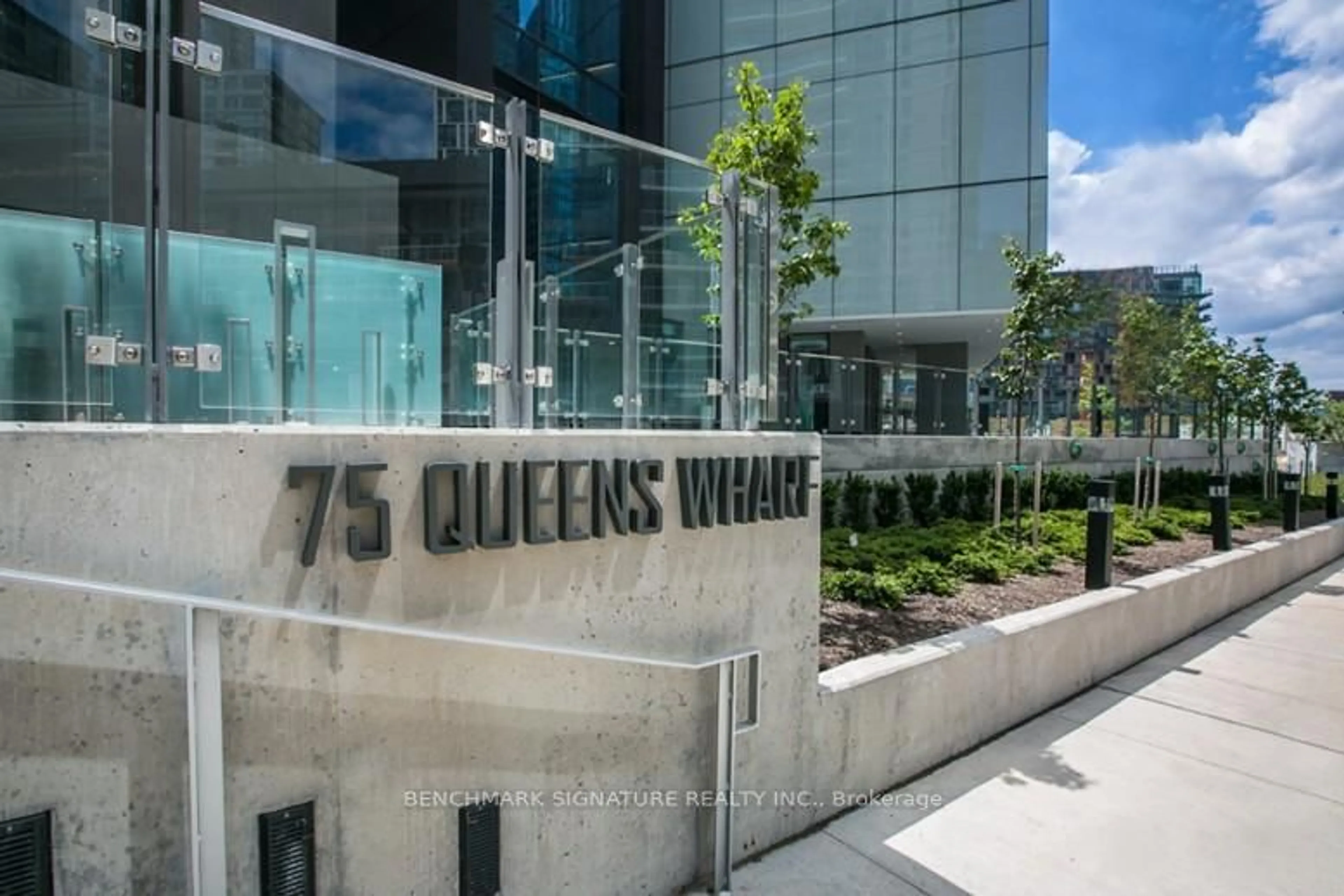 Indoor foyer for 75 Queens Wharf Rd #205, Toronto Ontario M5V 0J8