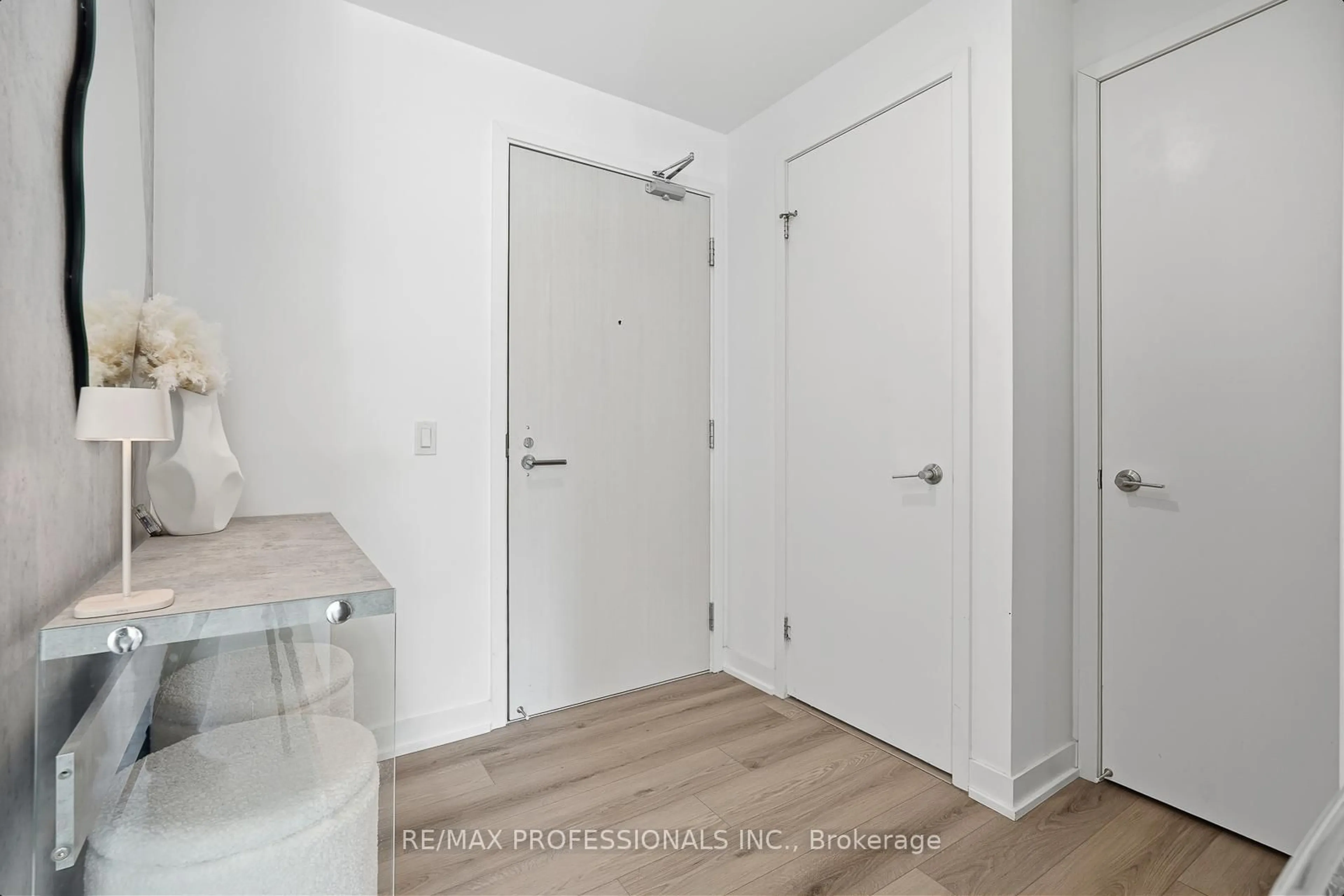 A pic of a room for 115 Blue Jays Way #1505, Toronto Ontario M5V 0N4