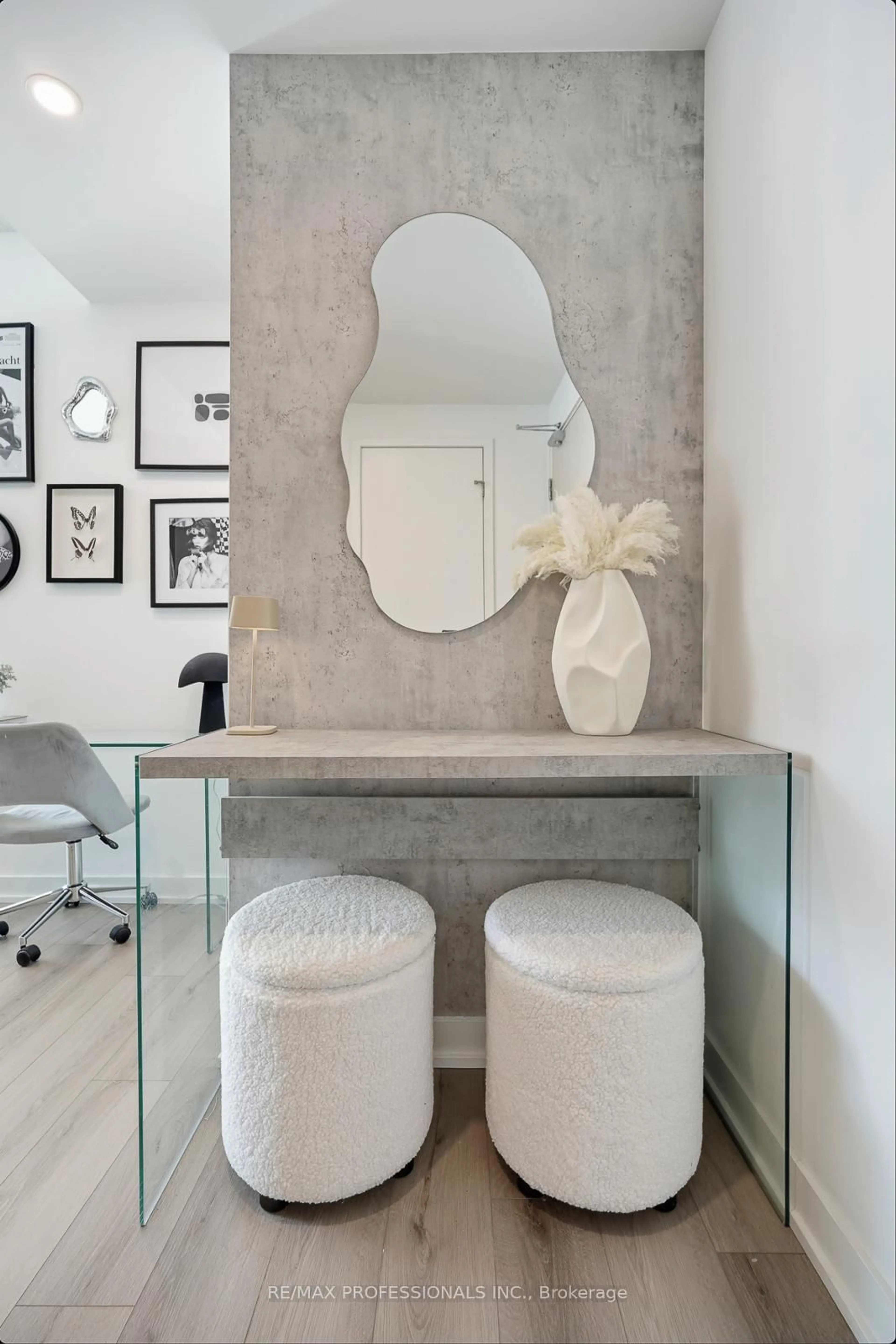 Contemporary bathroom, unknown for 115 Blue Jays Way #1505, Toronto Ontario M5V 0N4