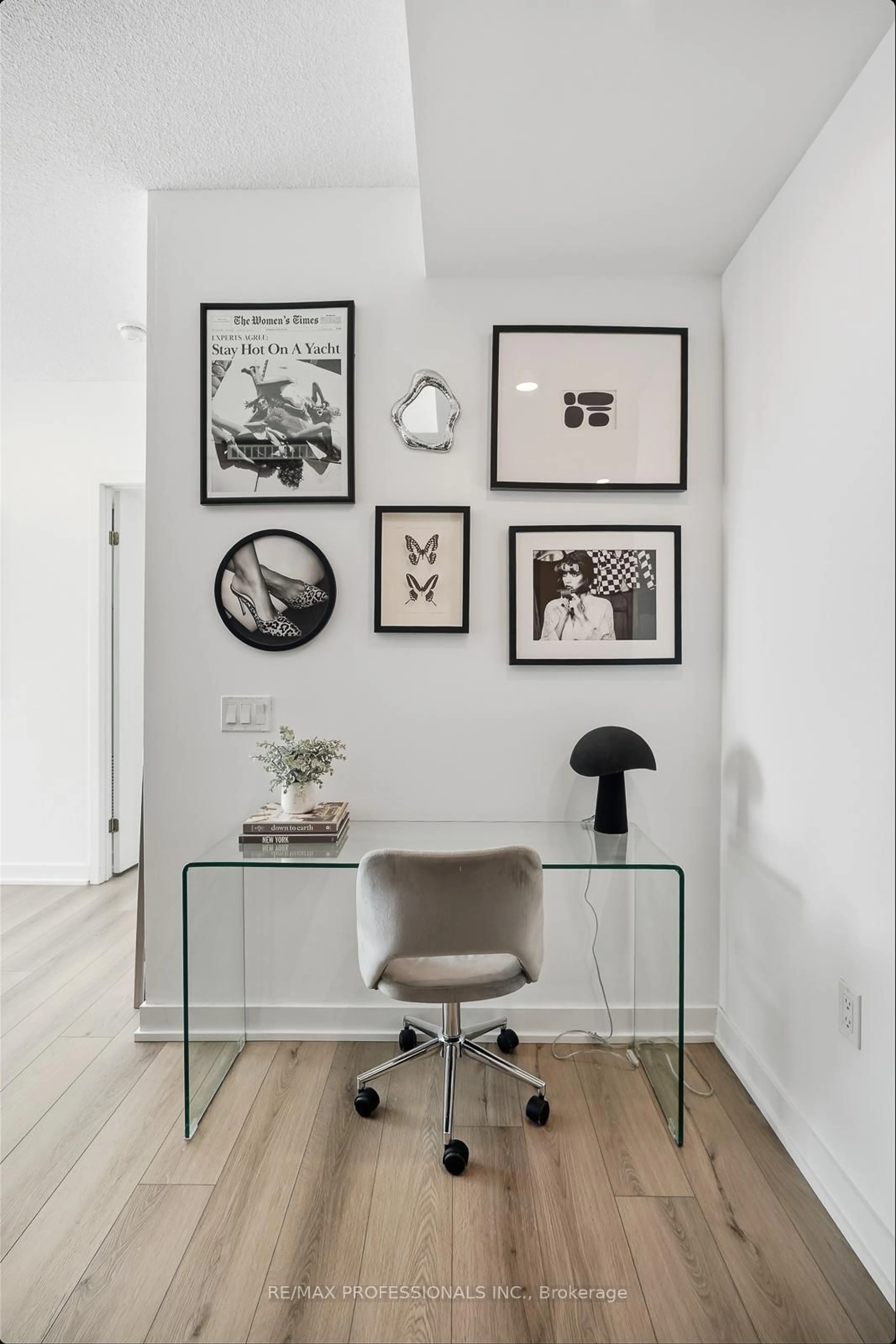 Indoor entryway for 115 Blue Jays Way #1505, Toronto Ontario M5V 0N4