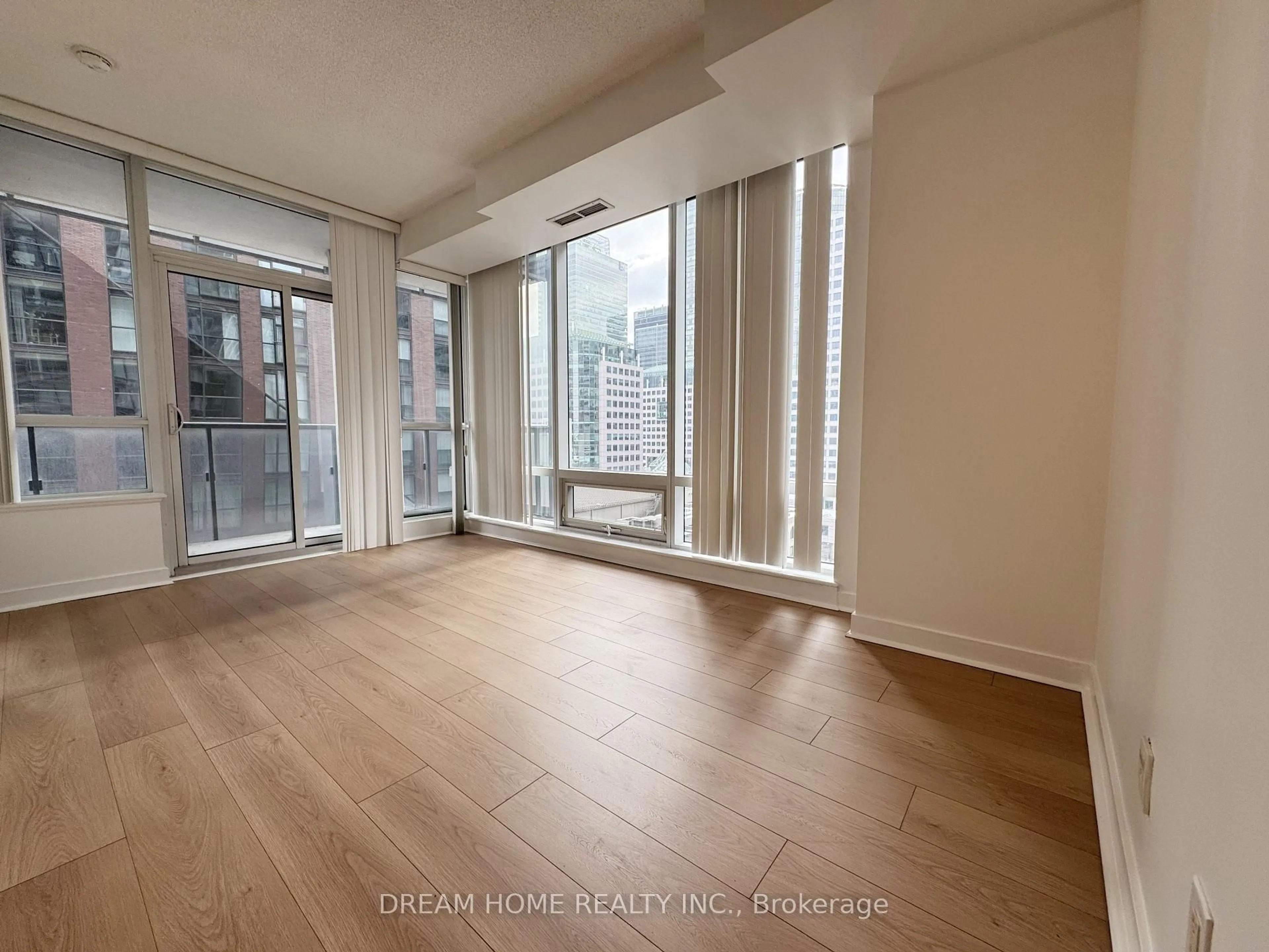 A pic of a room for 295 Adelaide St #1106, Toronto Ontario M5V 0L4