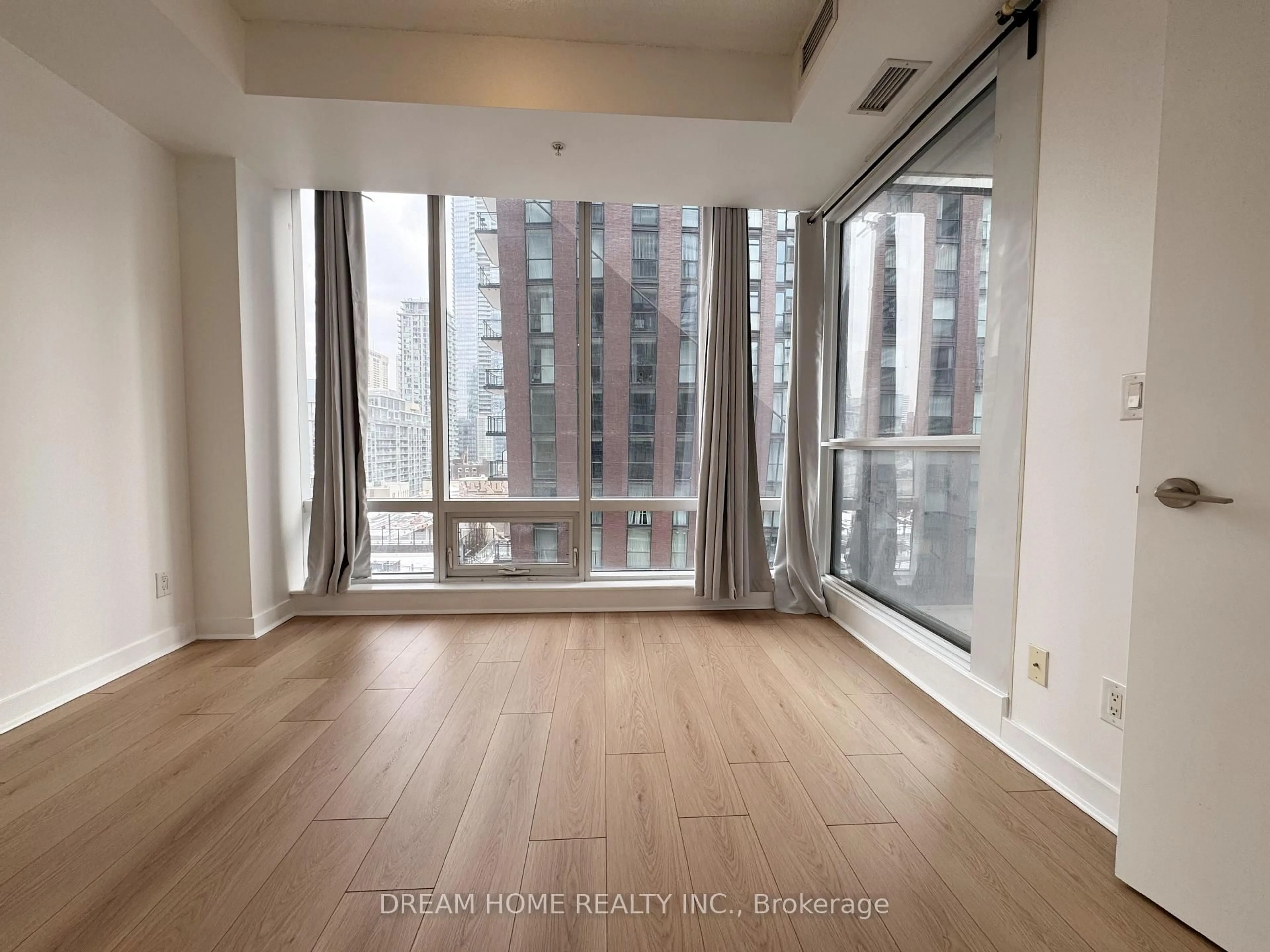 A pic of a room for 295 Adelaide St #1106, Toronto Ontario M5V 0L4