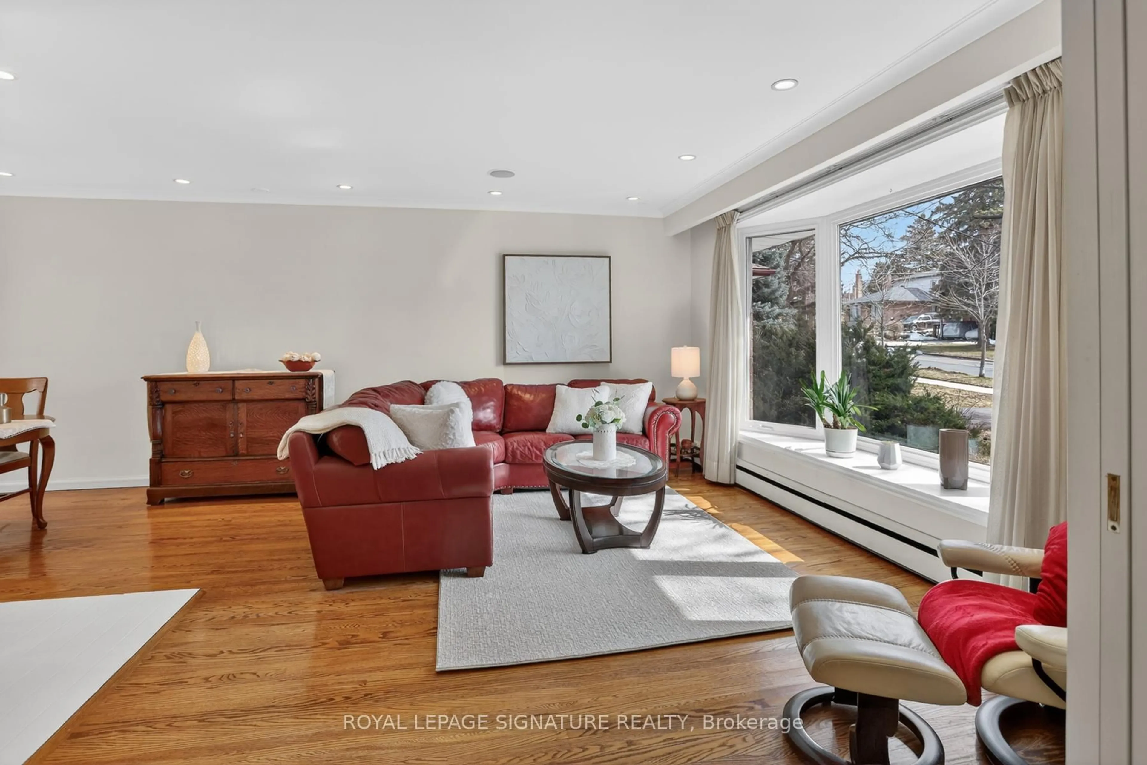 Living room with furniture, wood/laminate floor for 54 Broadlands Blvd, Toronto Ontario M3A 1J3