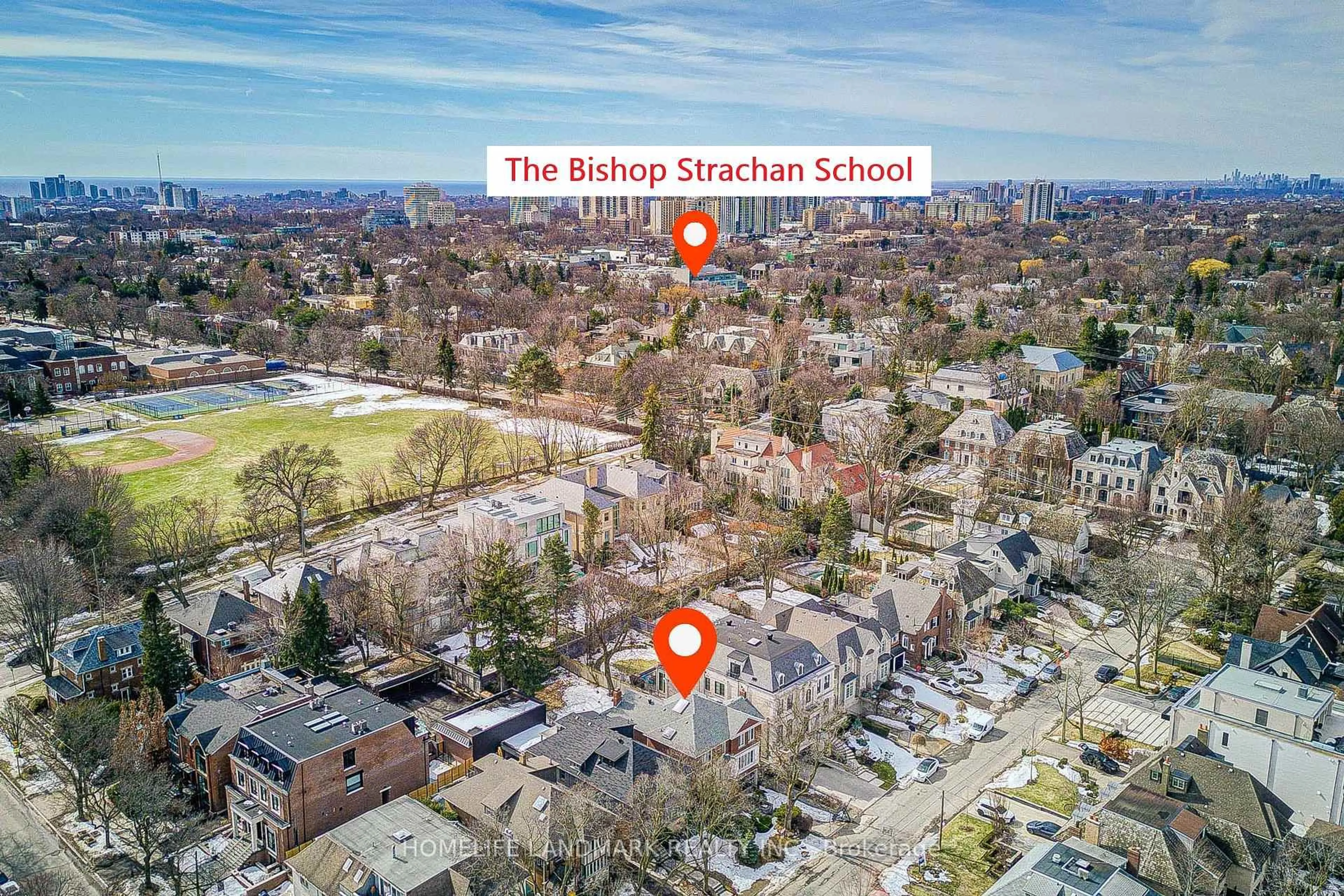 A pic from outside/outdoor area/front of a property/back of a property/a pic from drone, street for 7 Killarney Rd, Toronto Ontario M5P 1L7