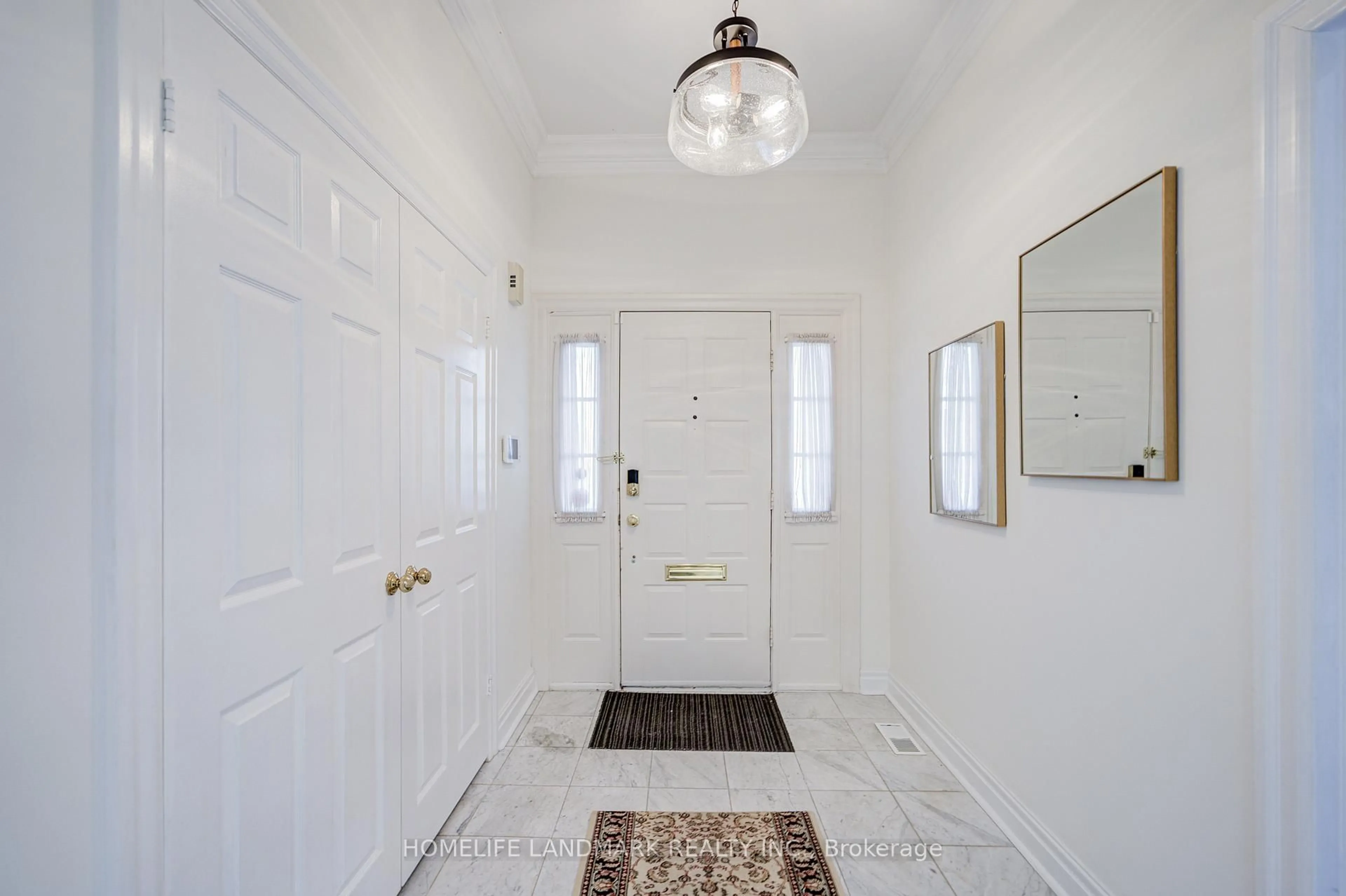 Indoor entryway for 7 Killarney Rd, Toronto Ontario M5P 1L7