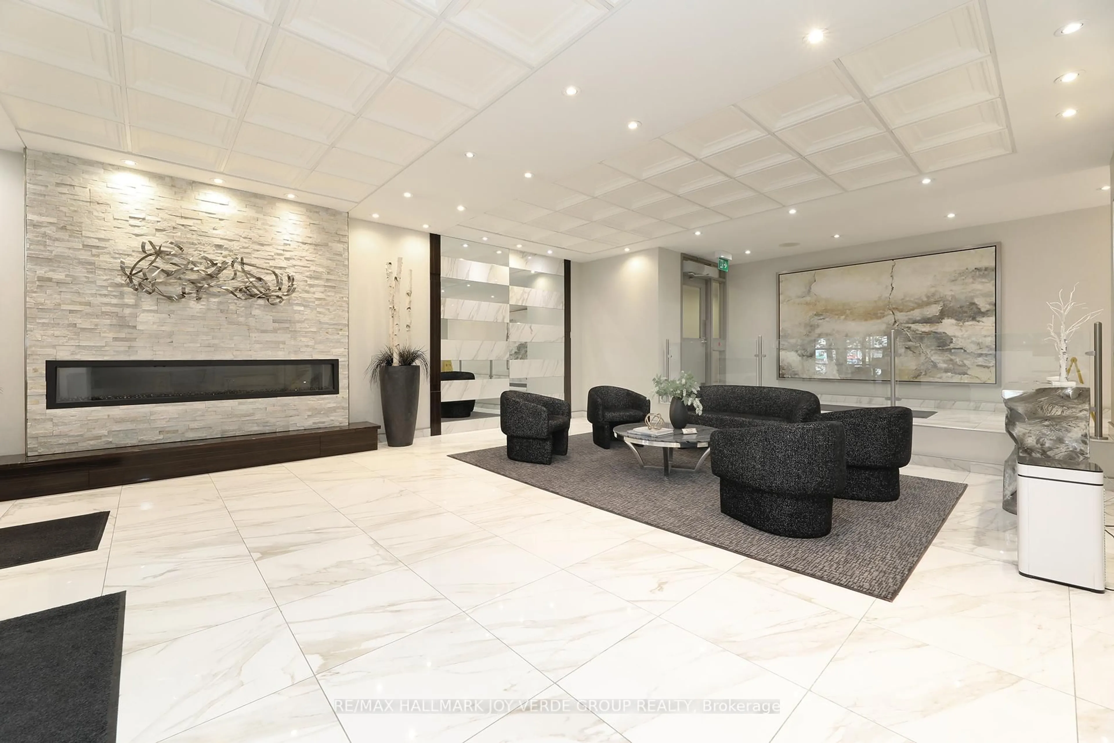 Lobby for 33 Elmhurst Ave #101, Toronto Ontario M2N 6G8