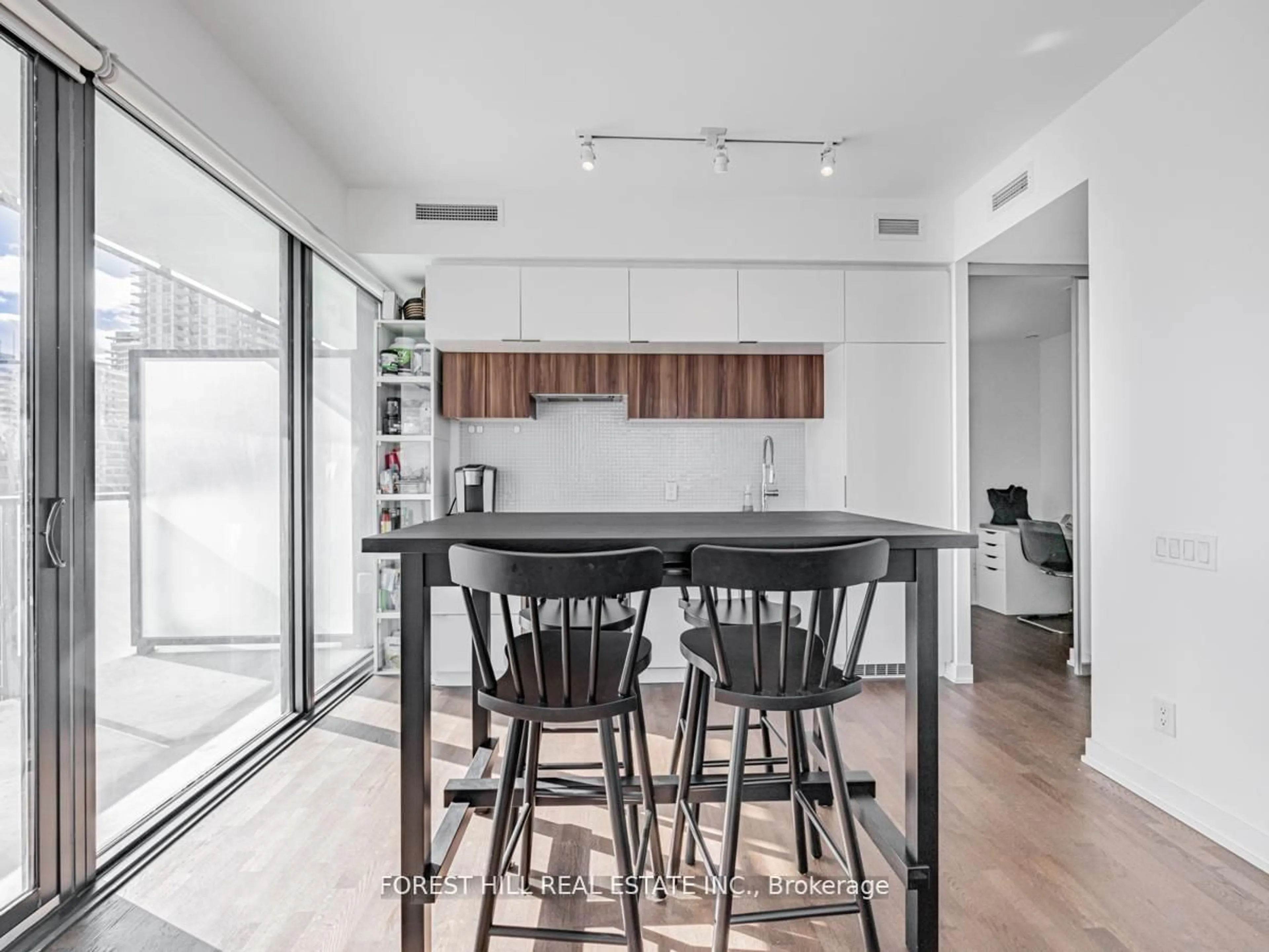 Open concept kitchen, unknown for 185 Roehampton Ave #1210, Toronto Ontario M4P 1R4