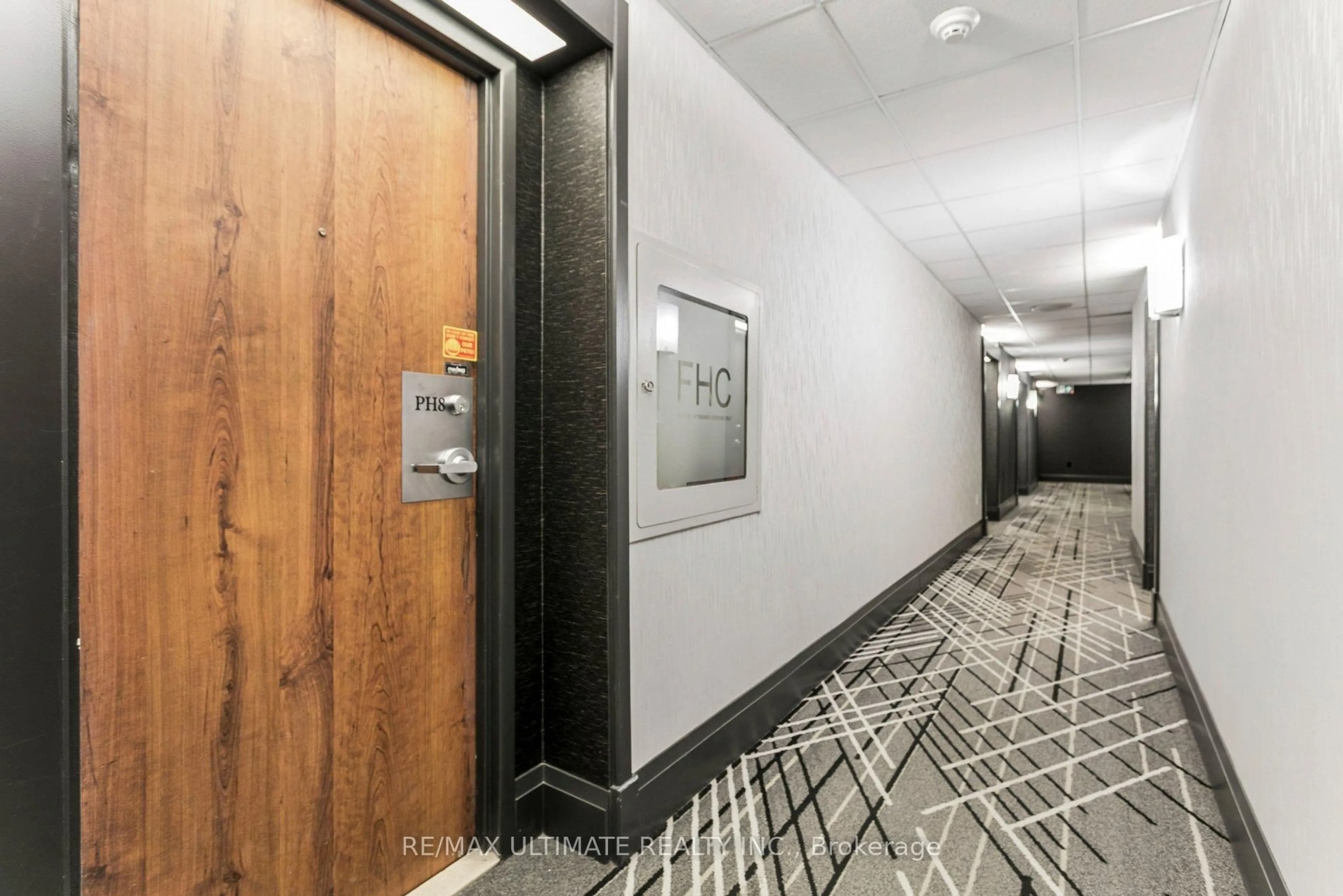 Indoor foyer for 705 King St #PH08, Toronto Ontario M5V 2W8