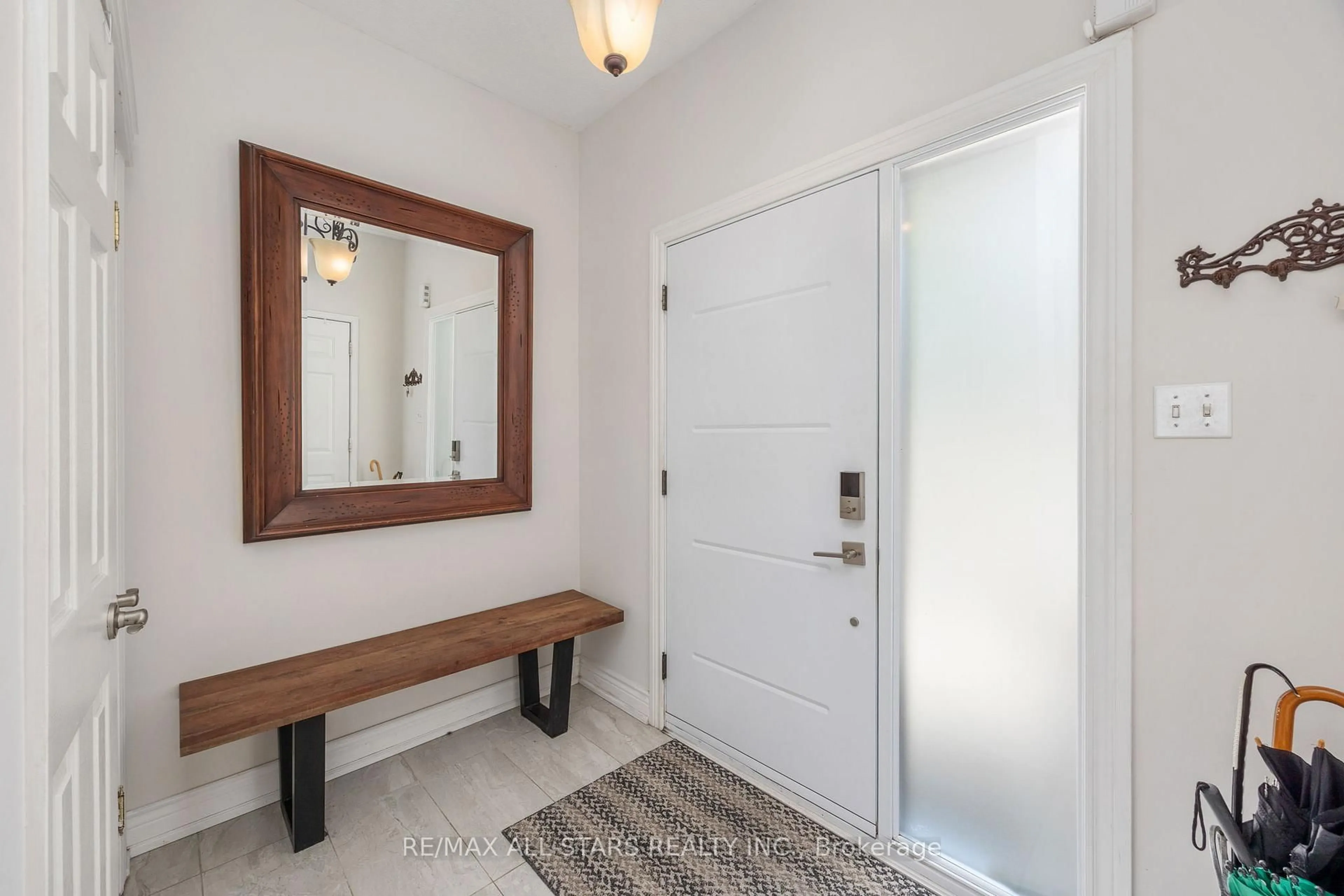 Indoor entryway for 10 Sufi Cres, Toronto Ontario M4A 2X3