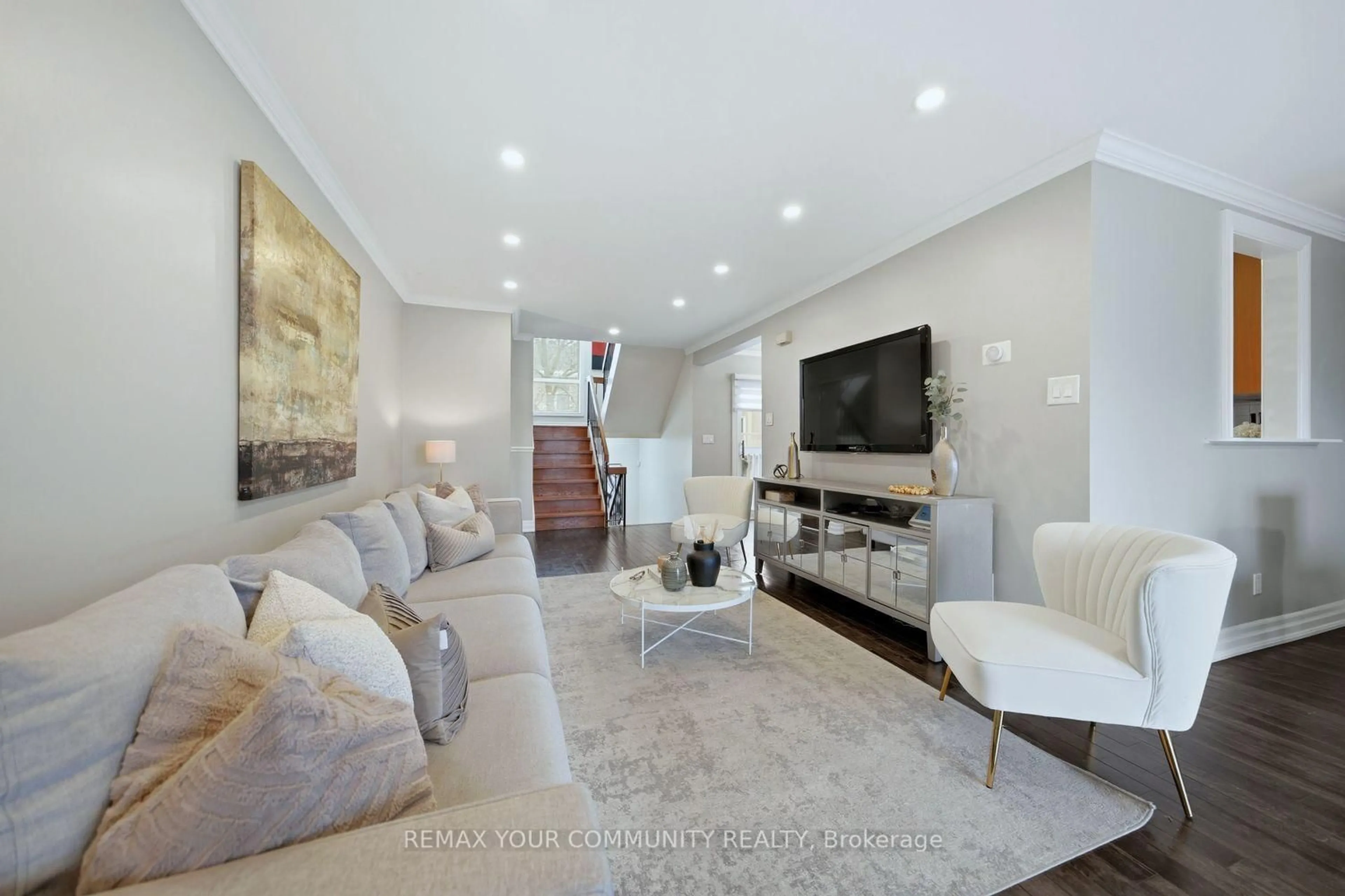 Living room with furniture, unknown for 25 Cheryl Shepway Cres, Toronto Ontario M2J 4R5