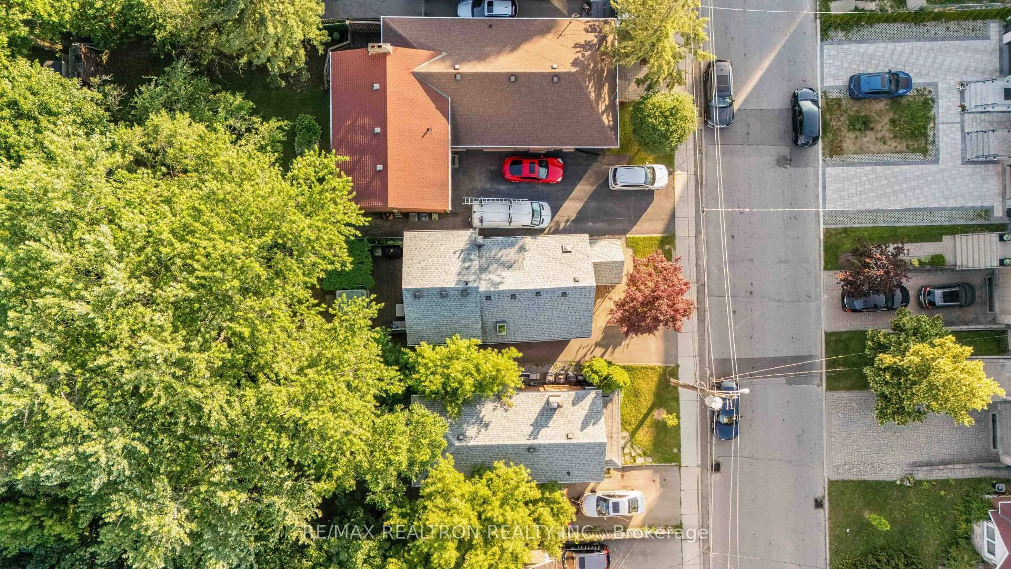 A pic from outside/outdoor area/front of a property/back of a property/a pic from drone, unknown for 37 Johnston Ave, Toronto Ontario M2N 1G9