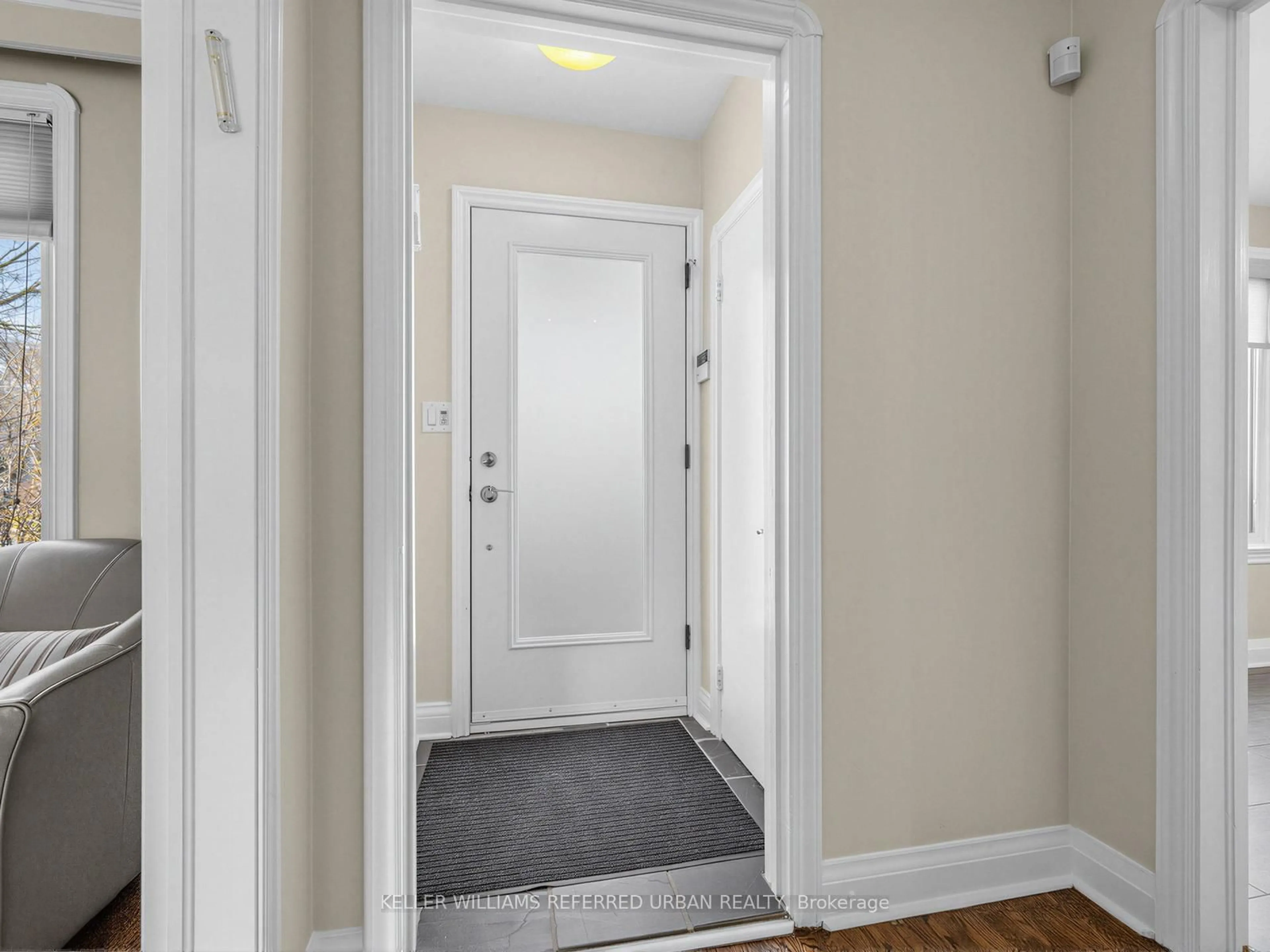 Indoor entryway for 31 Prince Charles Dr, Toronto Ontario M6A 2H1