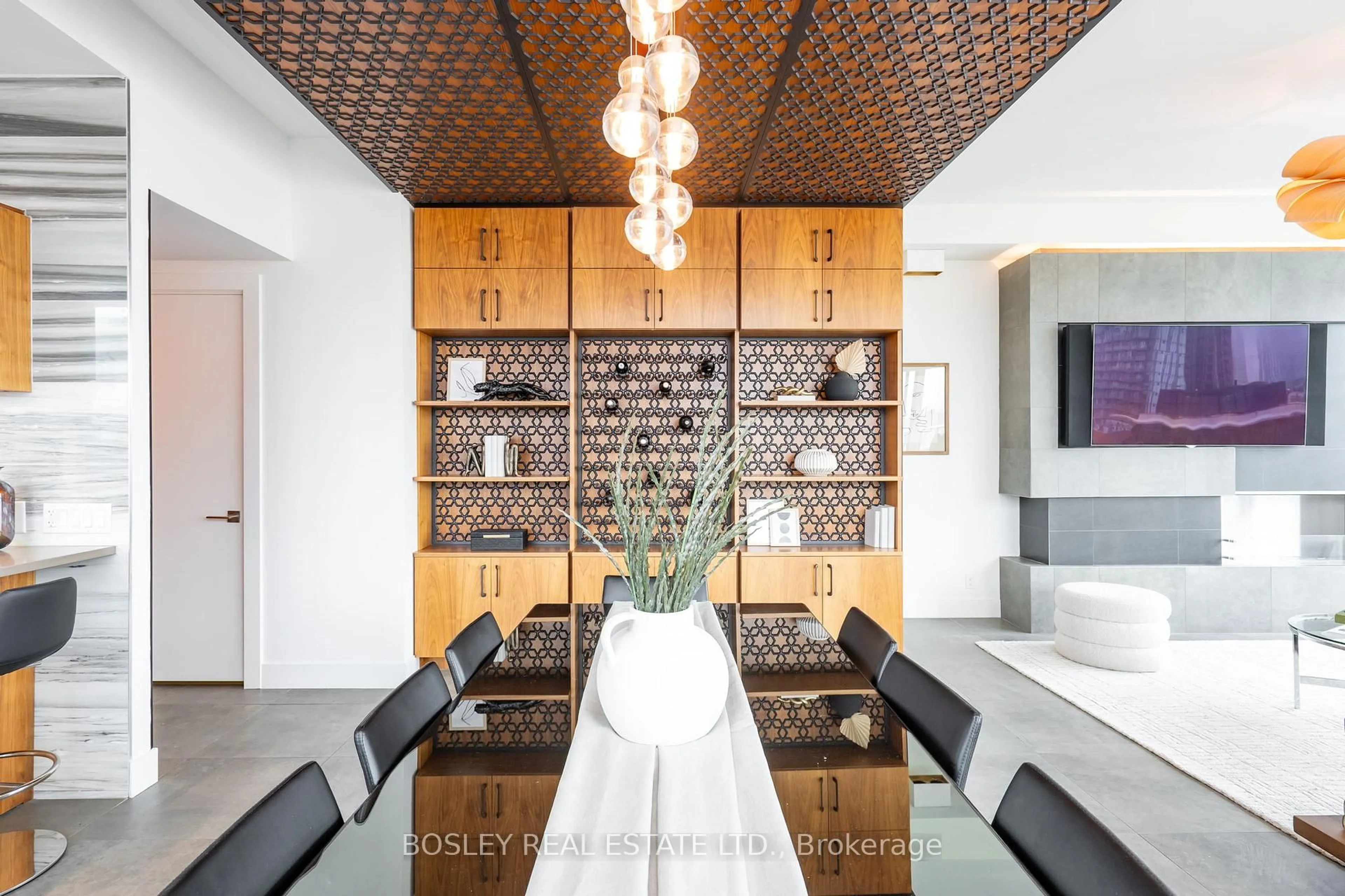 Dining room, ceramic/tile floor for 39 Sherbourne St #1606, Toronto Ontario M5A 0L8