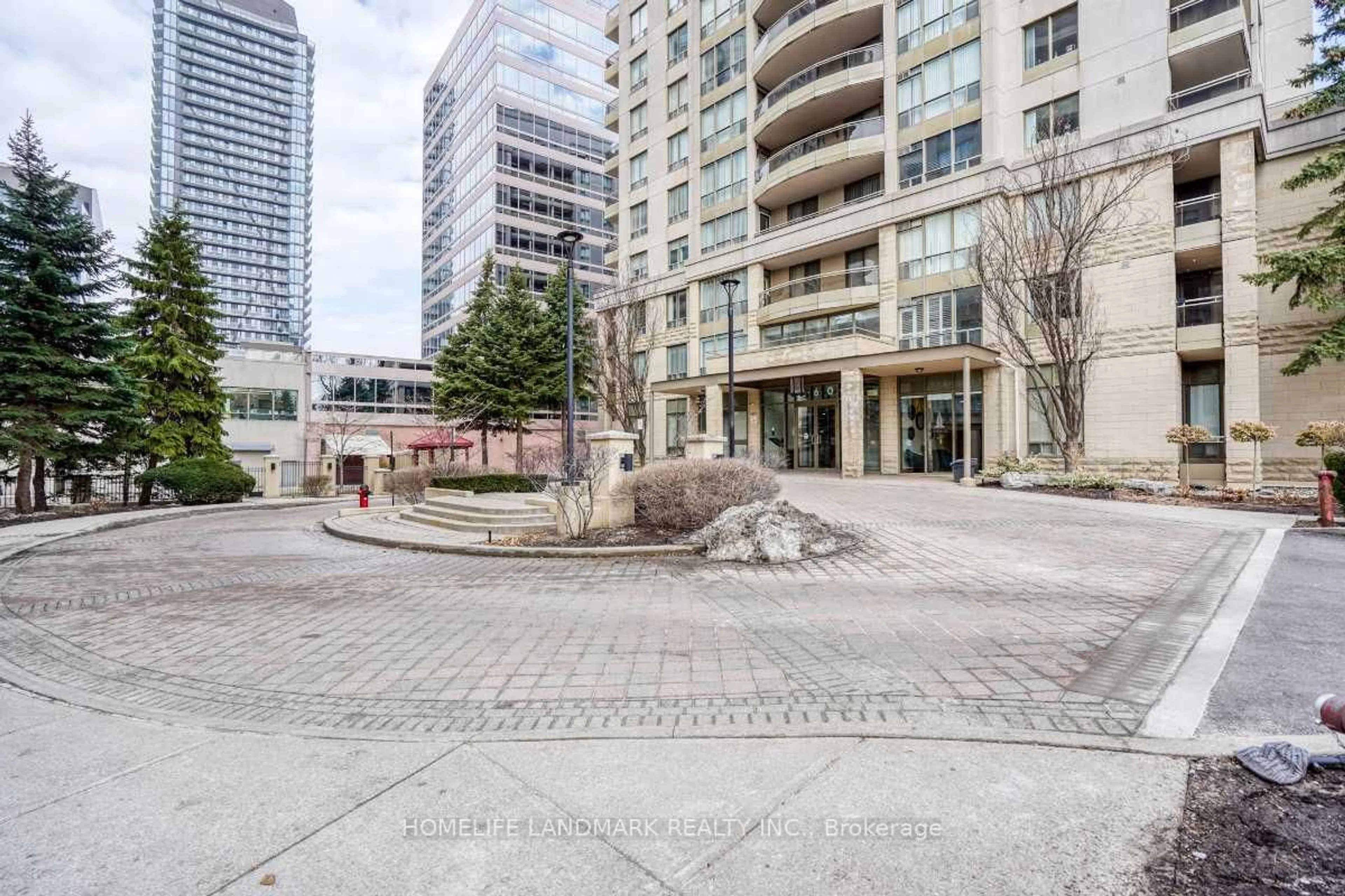 Patio, street for 260 Doris Ave #302, Toronto Ontario M2N 6X9
