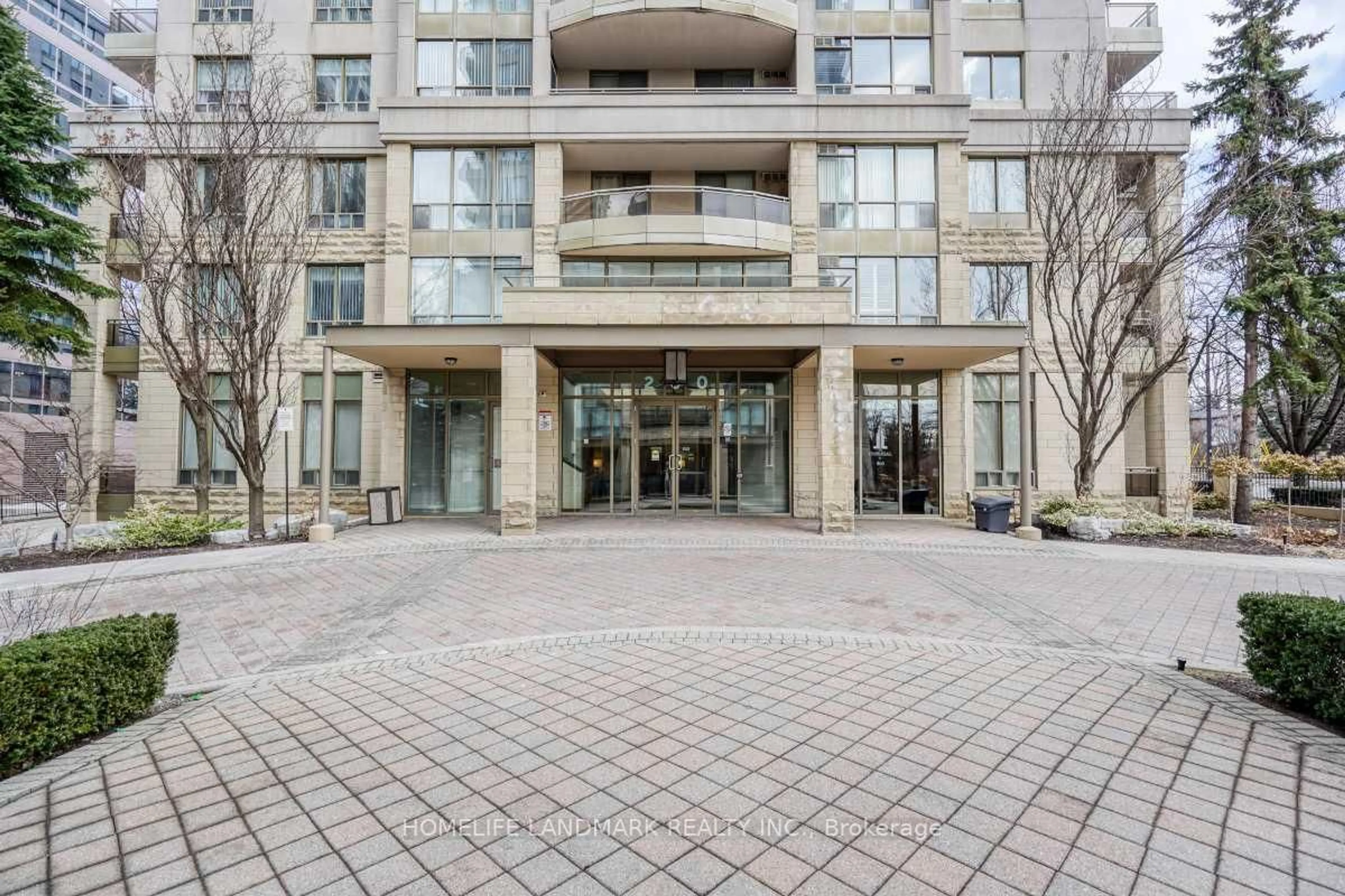 Indoor foyer for 260 Doris Ave #302, Toronto Ontario M2N 6X9