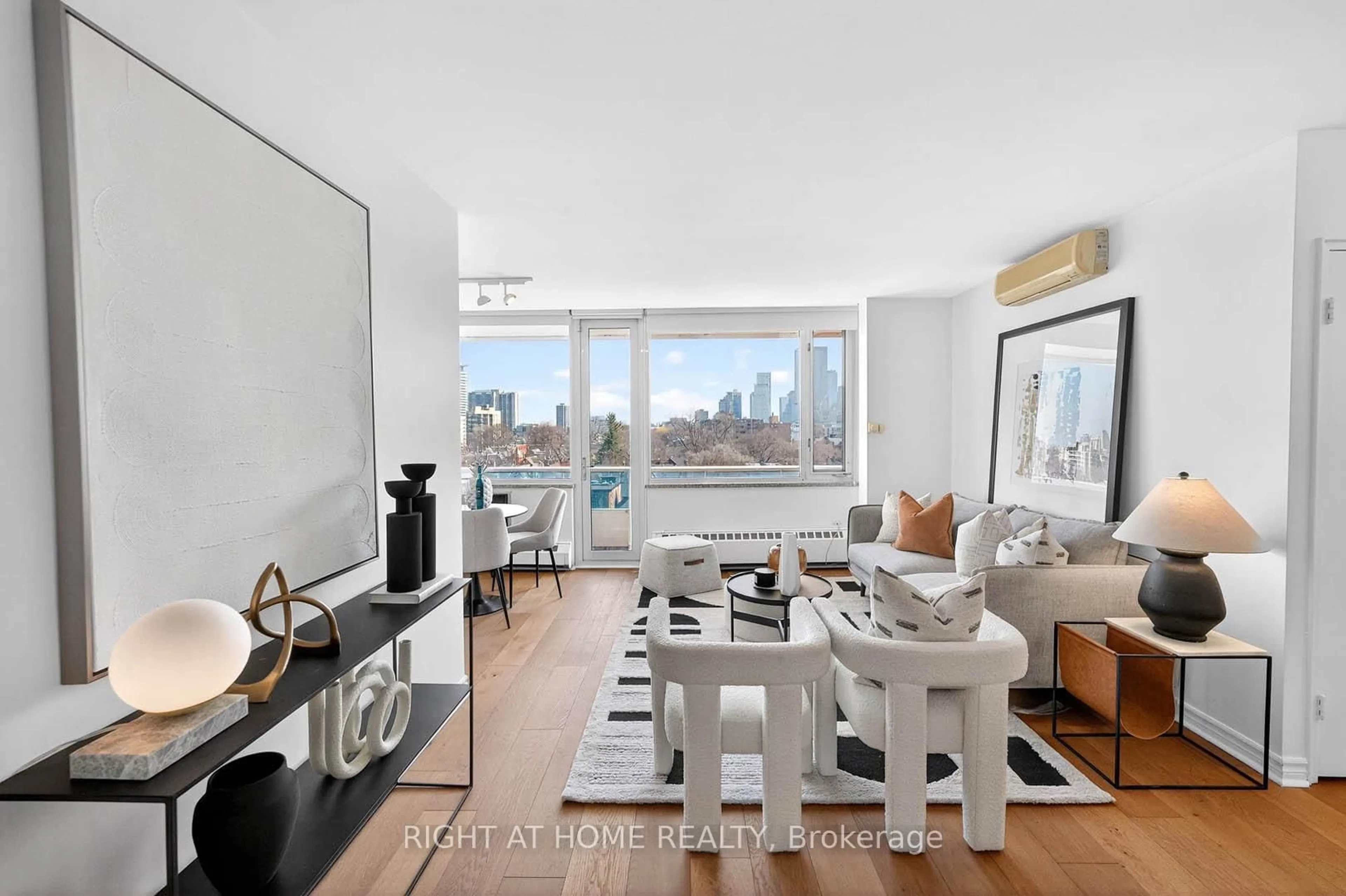 Unknown for 74 Spadina Rd #701, Toronto Ontario M5R 2T5