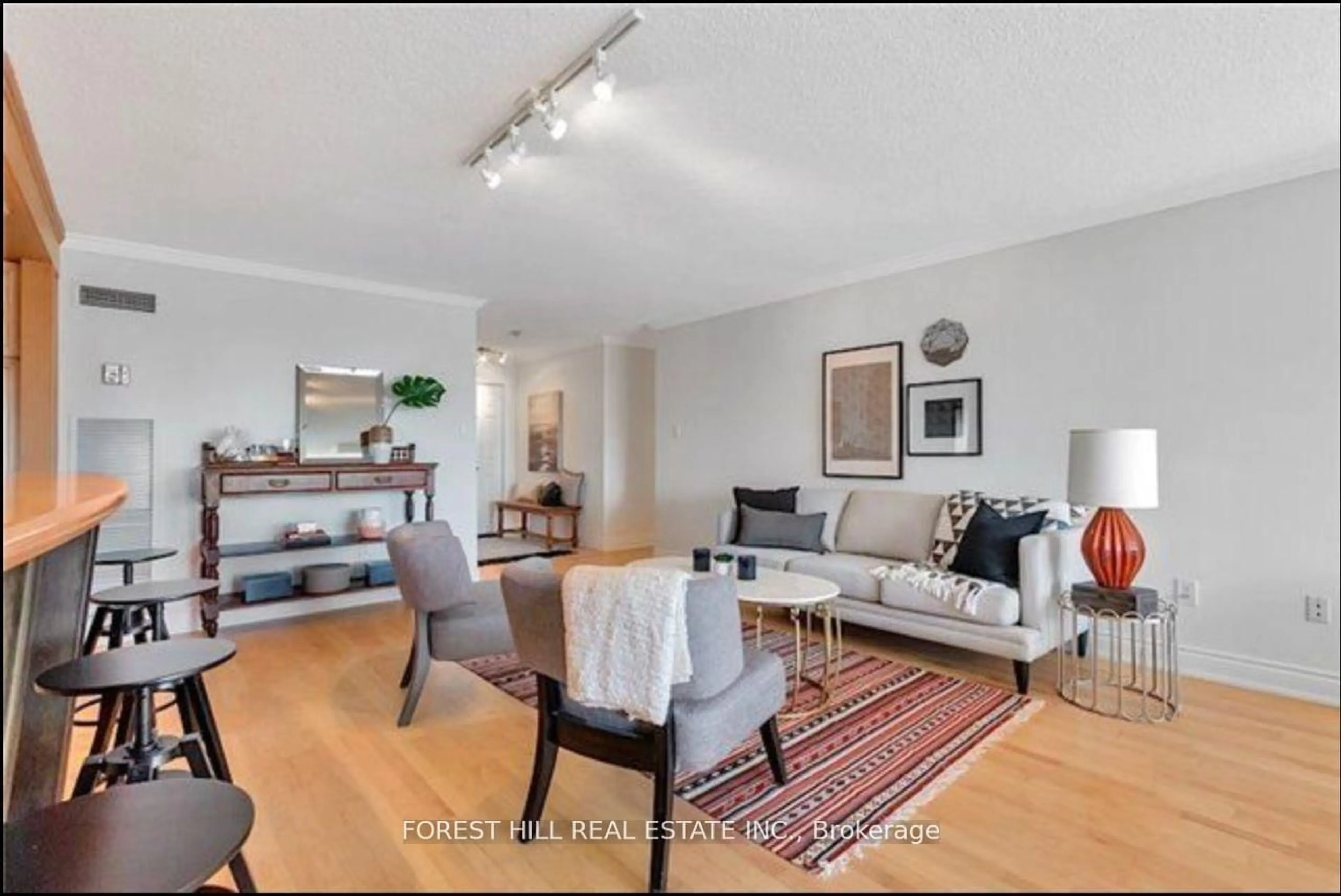 Living room with furniture, unknown for 130 Carlton St #1505, Toronto Ontario M5A 4K3
