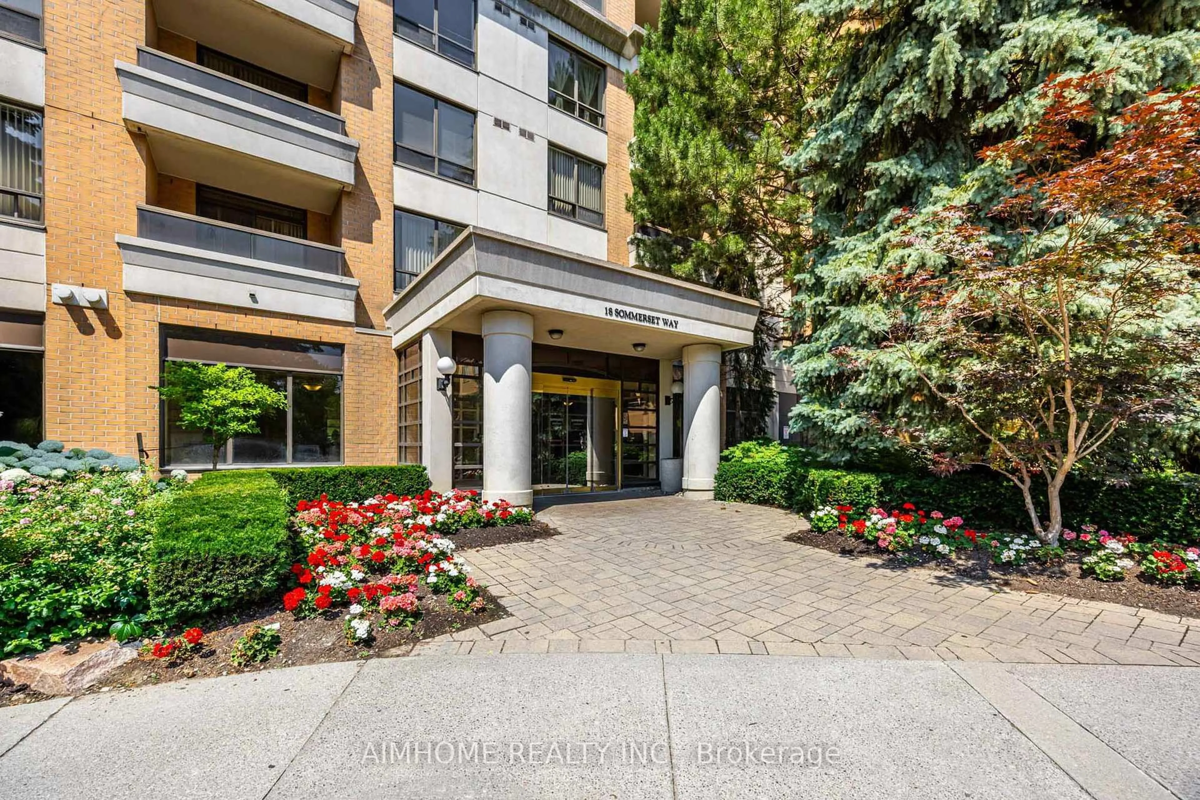 Indoor foyer for 18 Sommerset Way #1705, Toronto Ontario M2N 6X5