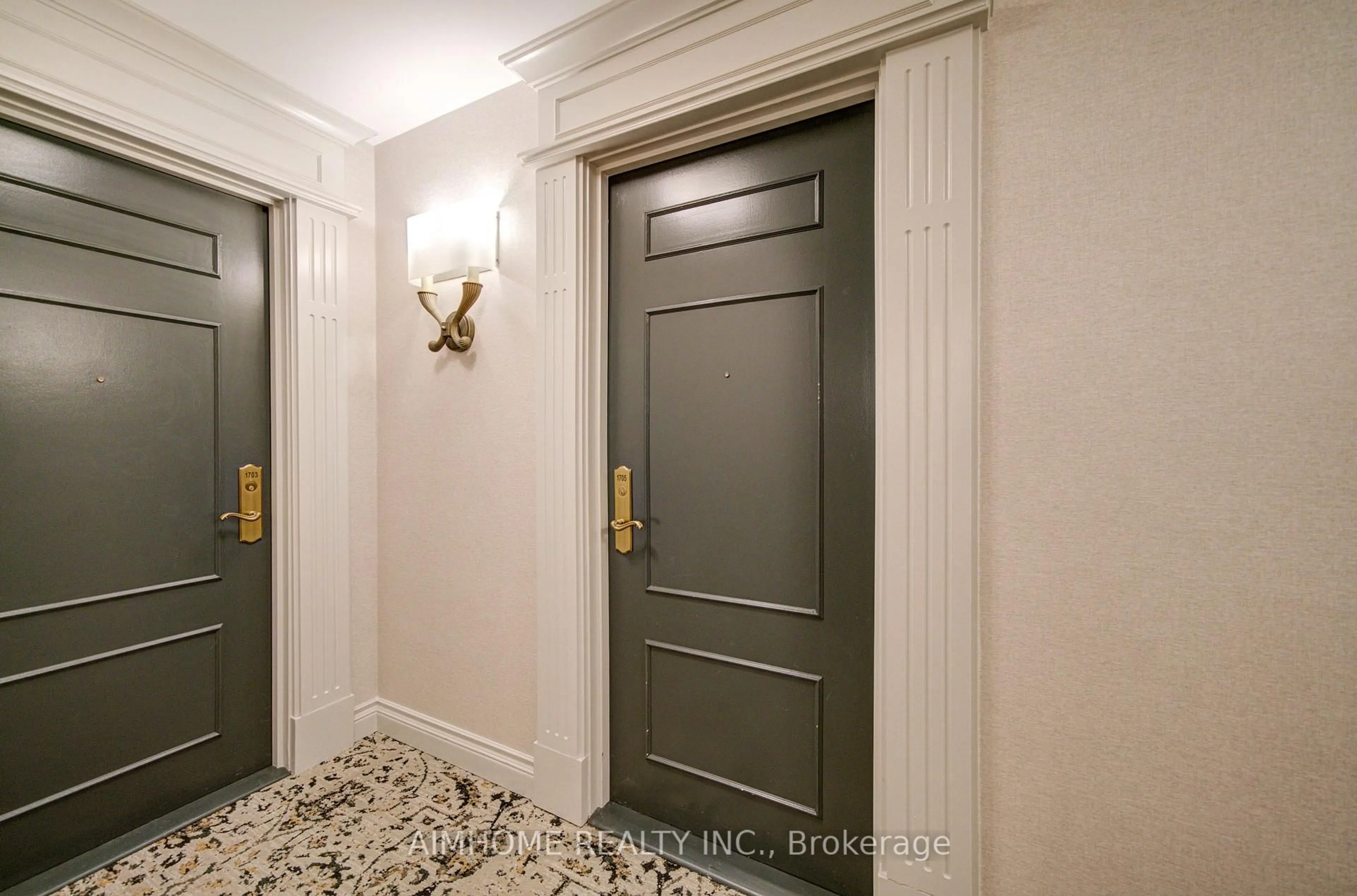 Indoor foyer for 18 Sommerset Way #1705, Toronto Ontario M2N 6X5