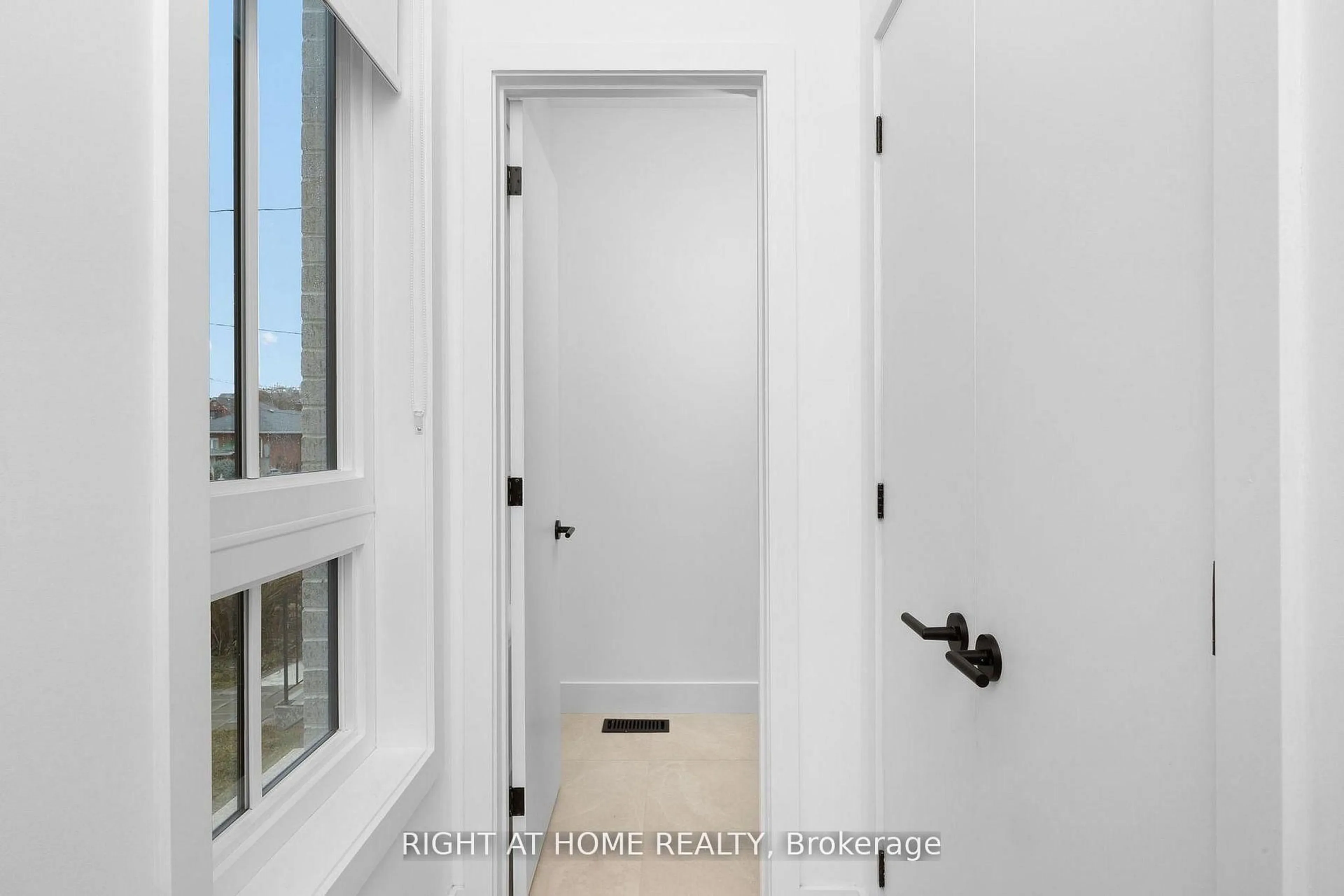 Indoor entryway for 50 Lanark Ave, Toronto Ontario M6C 2B4