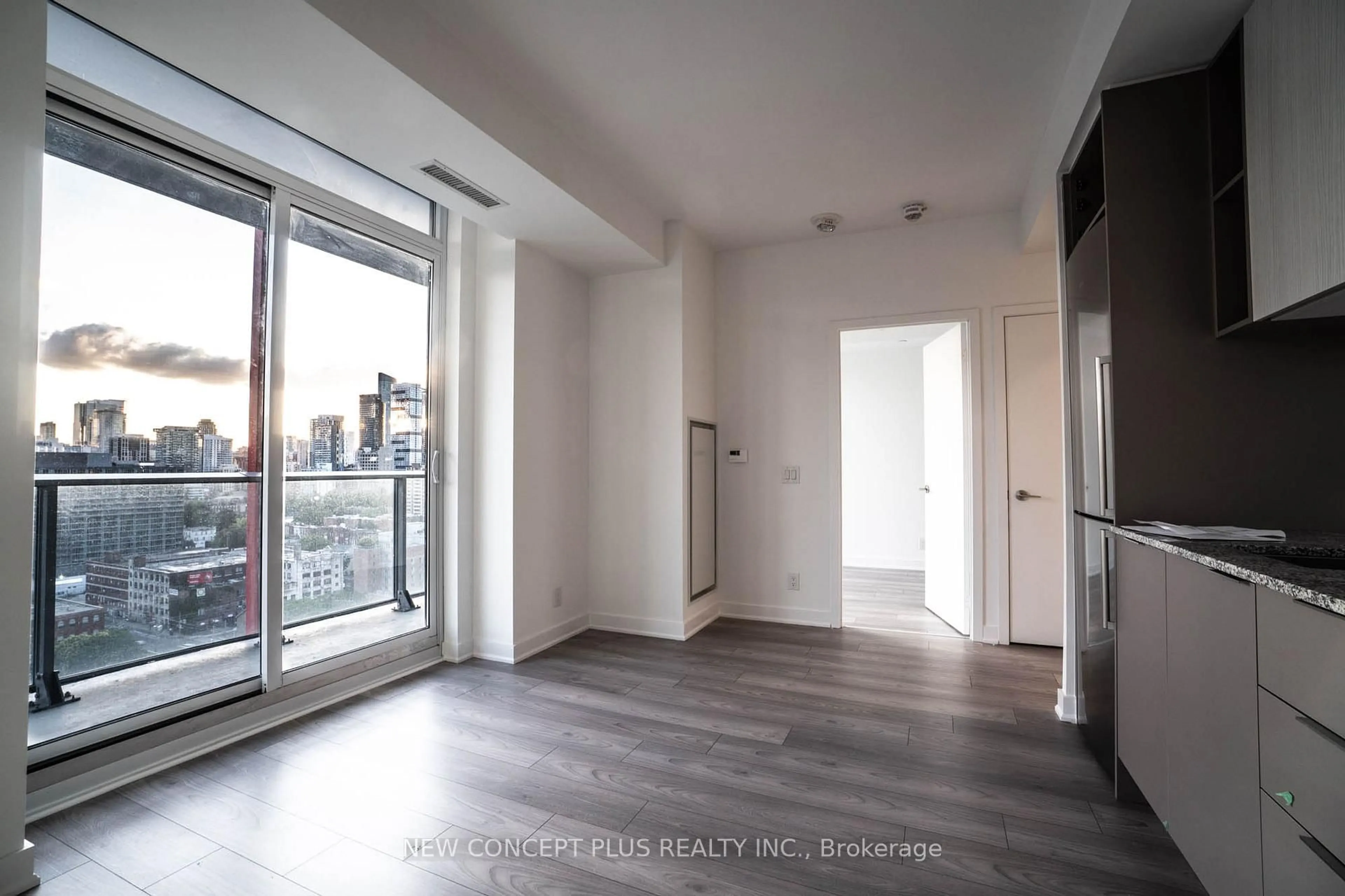 A pic of a room for 120 Parliament St #1612, Toronto Ontario M5A 0N6