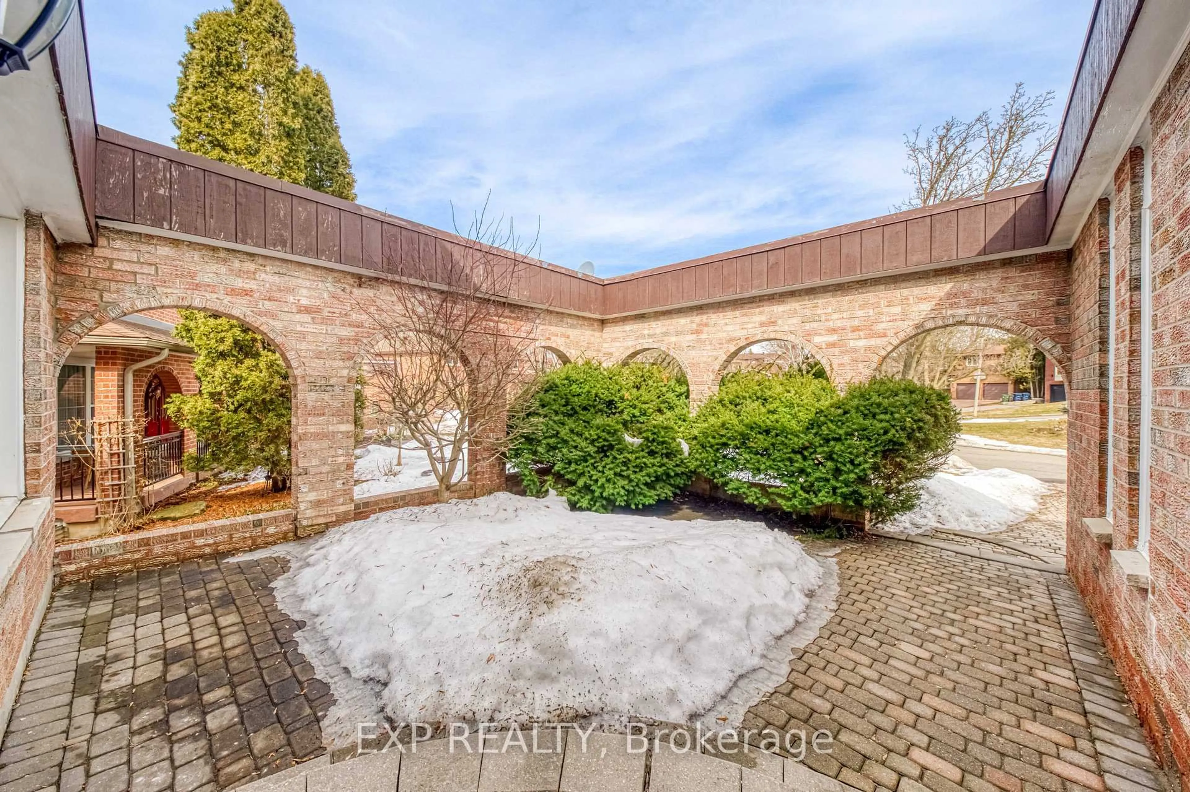Patio, street for 13 Carmel Crt, Toronto Ontario M2M 4B2