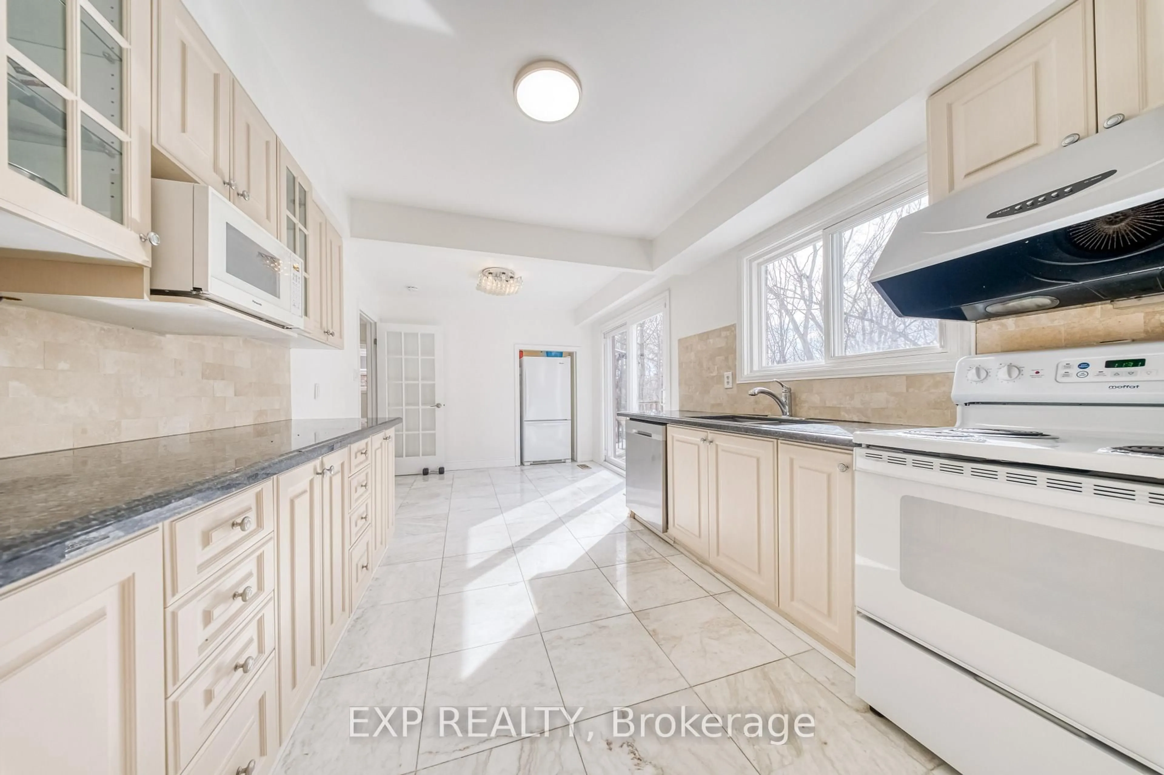 Standard kitchen, ceramic/tile floor for 13 Carmel Crt, Toronto Ontario M2M 4B2