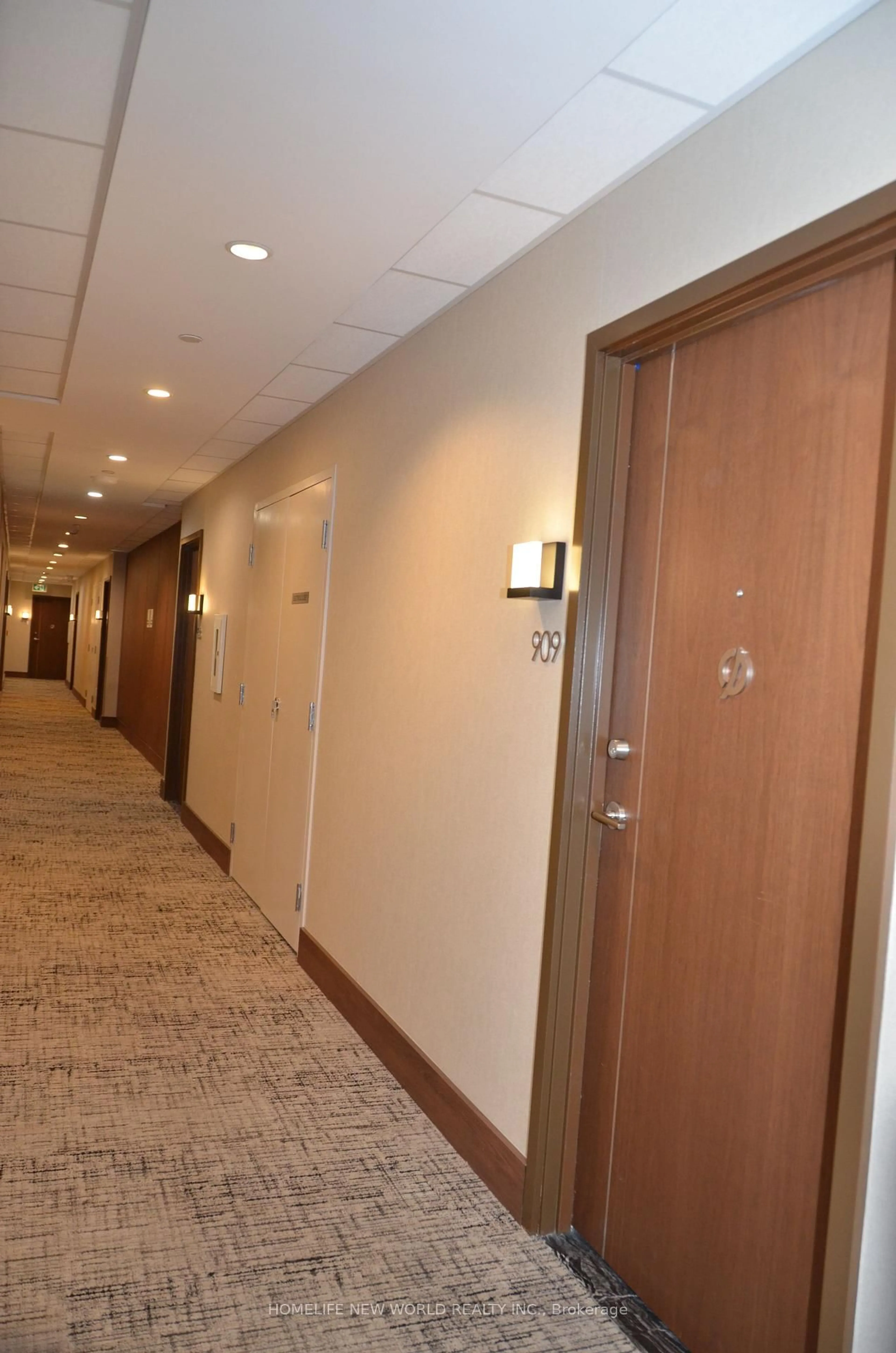 Indoor foyer for 115 McMahon Dr #909, Toronto Ontario M2K 0E3