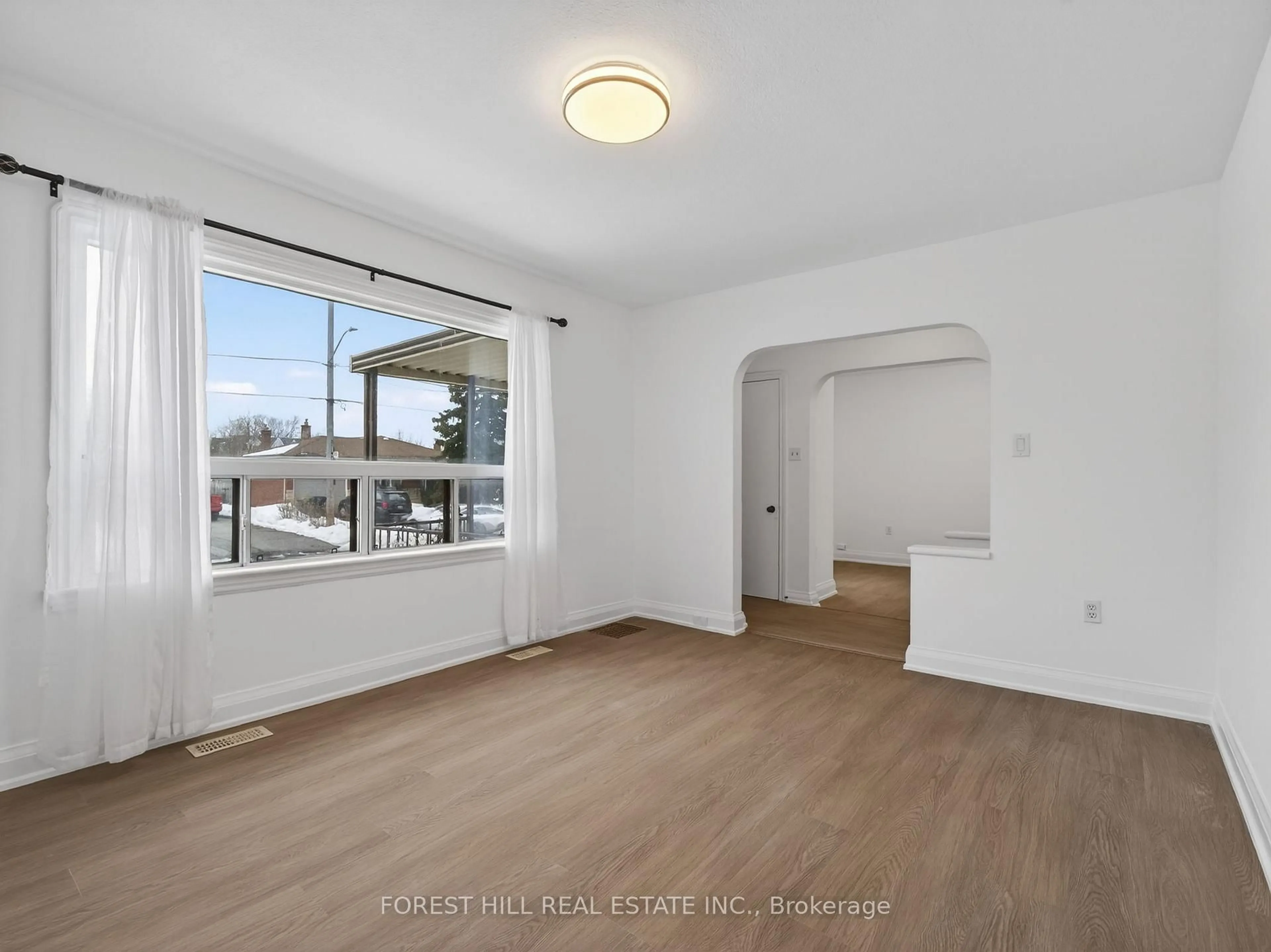 A pic of a room for 160 Pleasant Ave, Toronto Ontario M2M 1M3