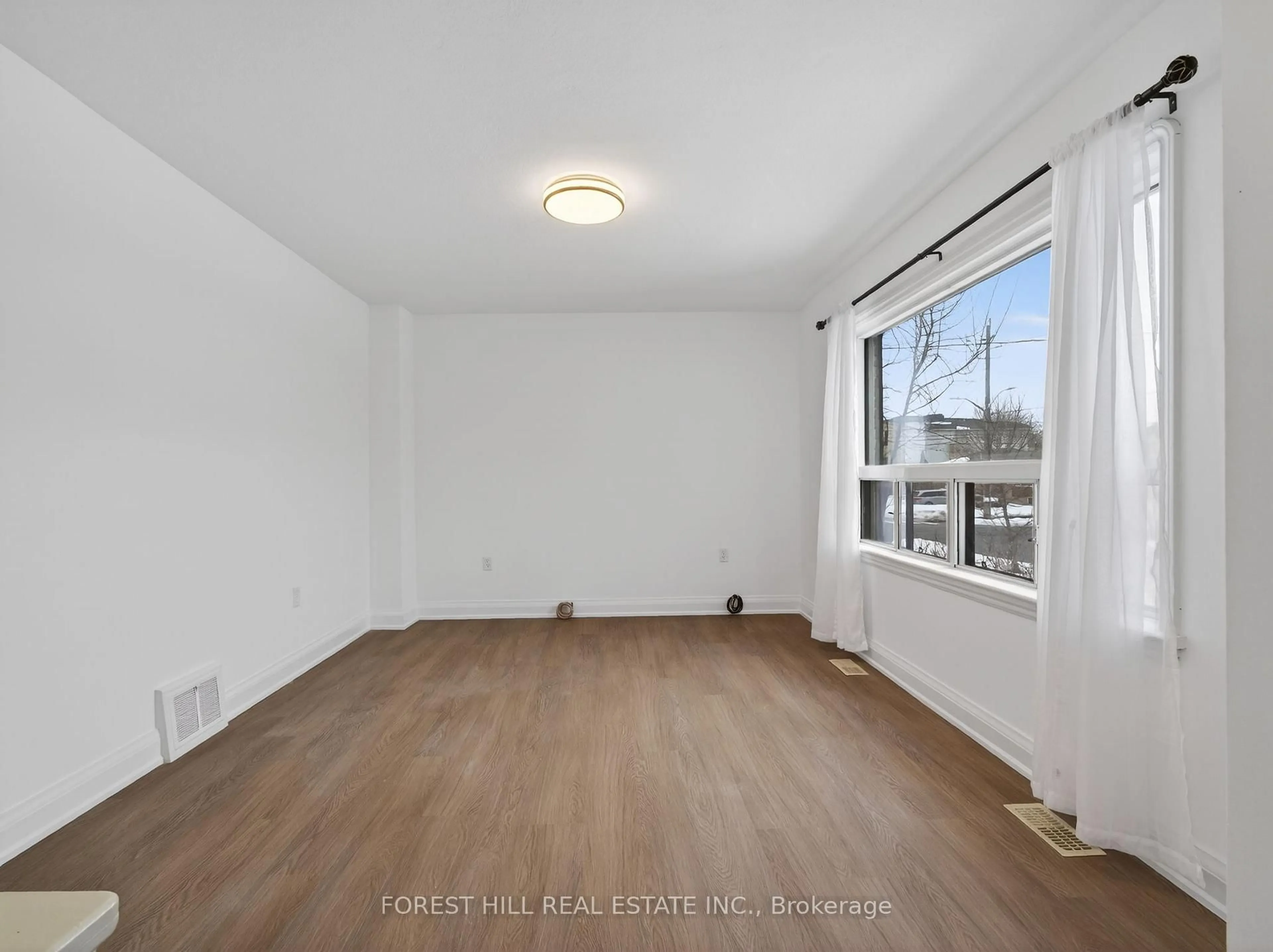 A pic of a room for 160 Pleasant Ave, Toronto Ontario M2M 1M3
