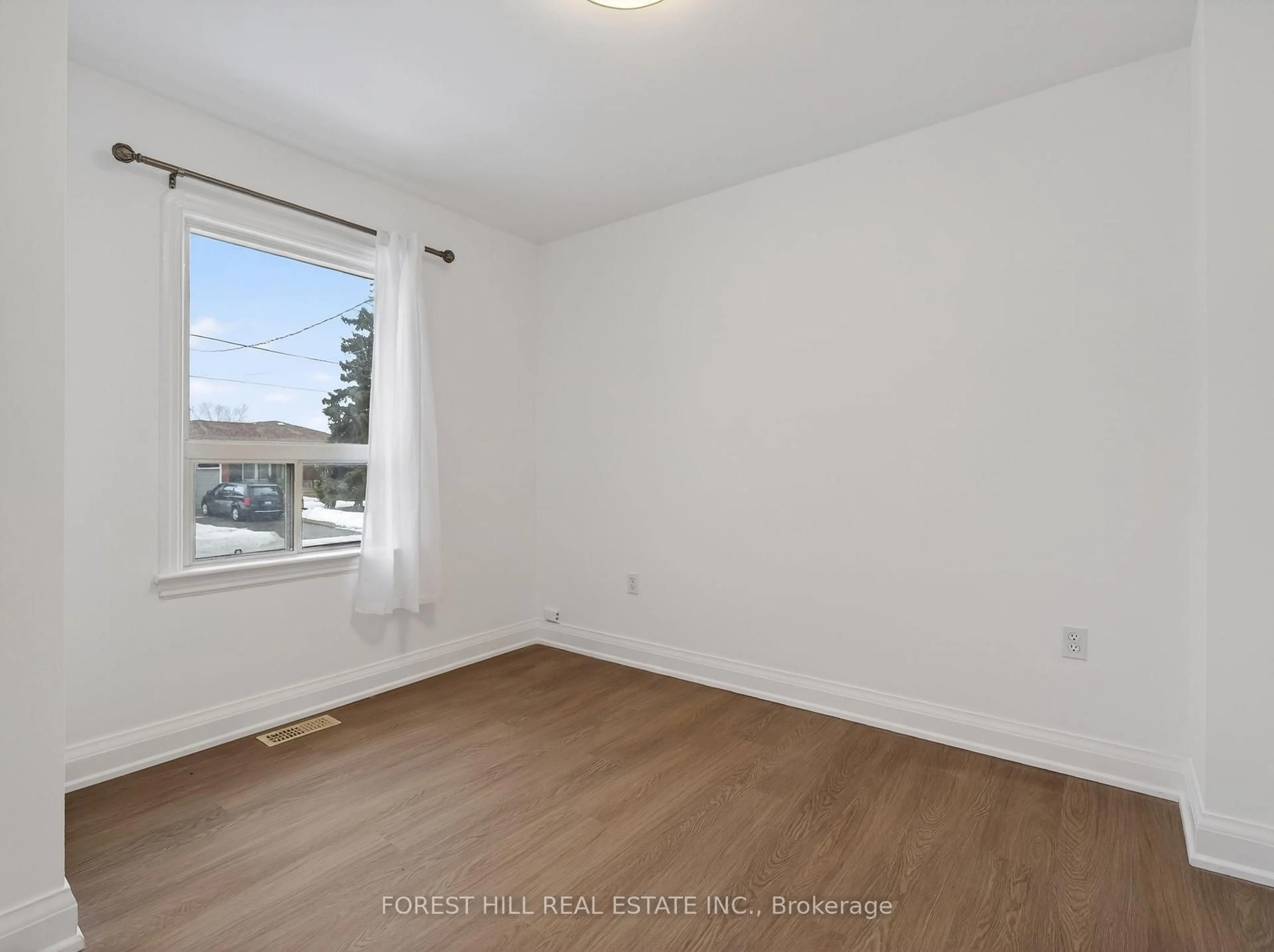A pic of a room for 160 Pleasant Ave, Toronto Ontario M2M 1M3