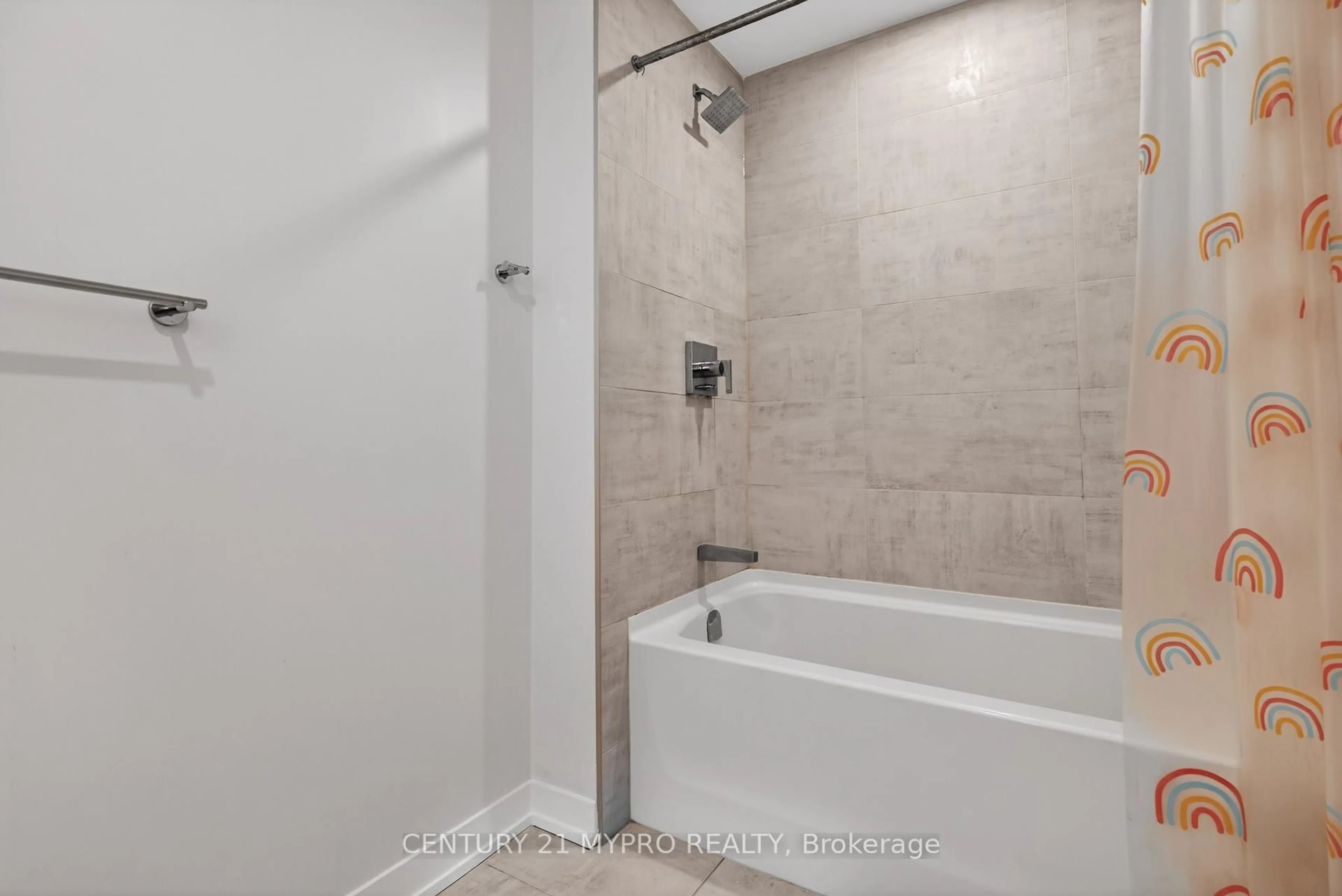 Standard bathroom, ceramic/tile floor for 15 Holmes Ave #2504, Toronto Ontario M2N 0L4